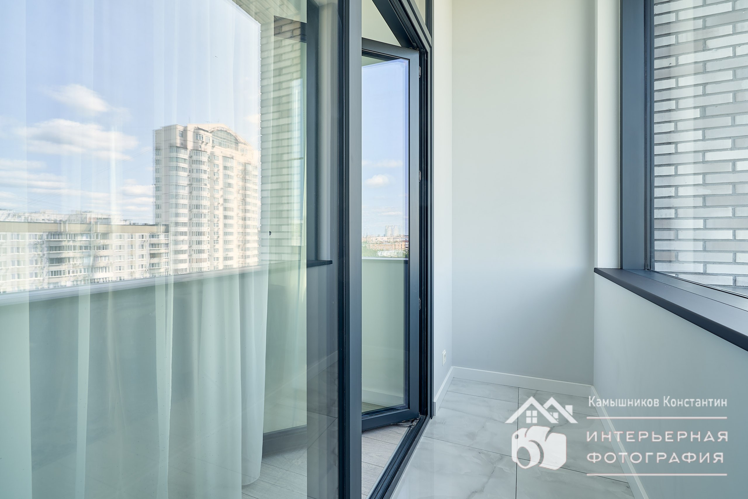 Интерьерная фотография на балконе квартиры бизнес-класса в Москве