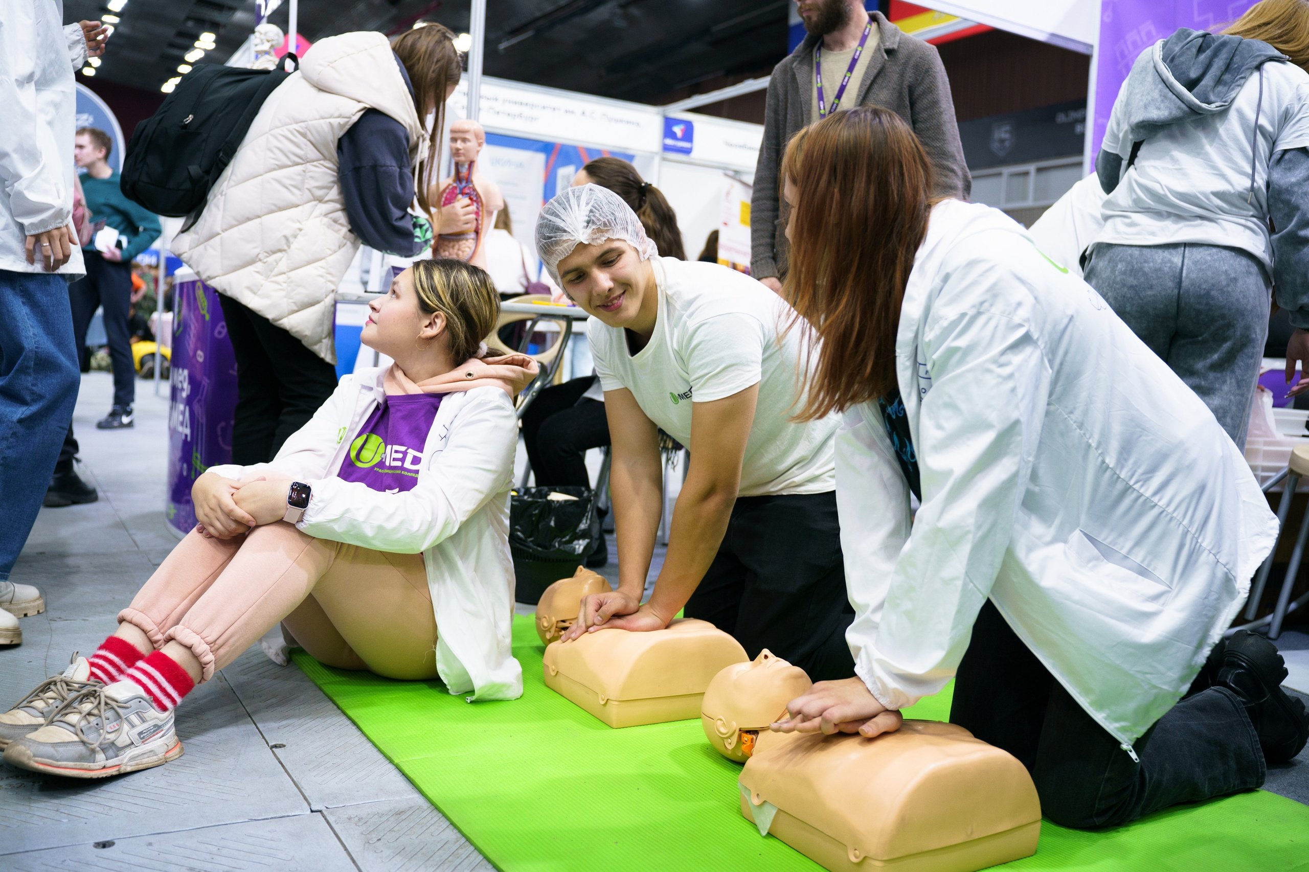 Выставка Абитуриент. Видеограф и Фотограф в Челябинске Ксения и Владимир Рюмины
