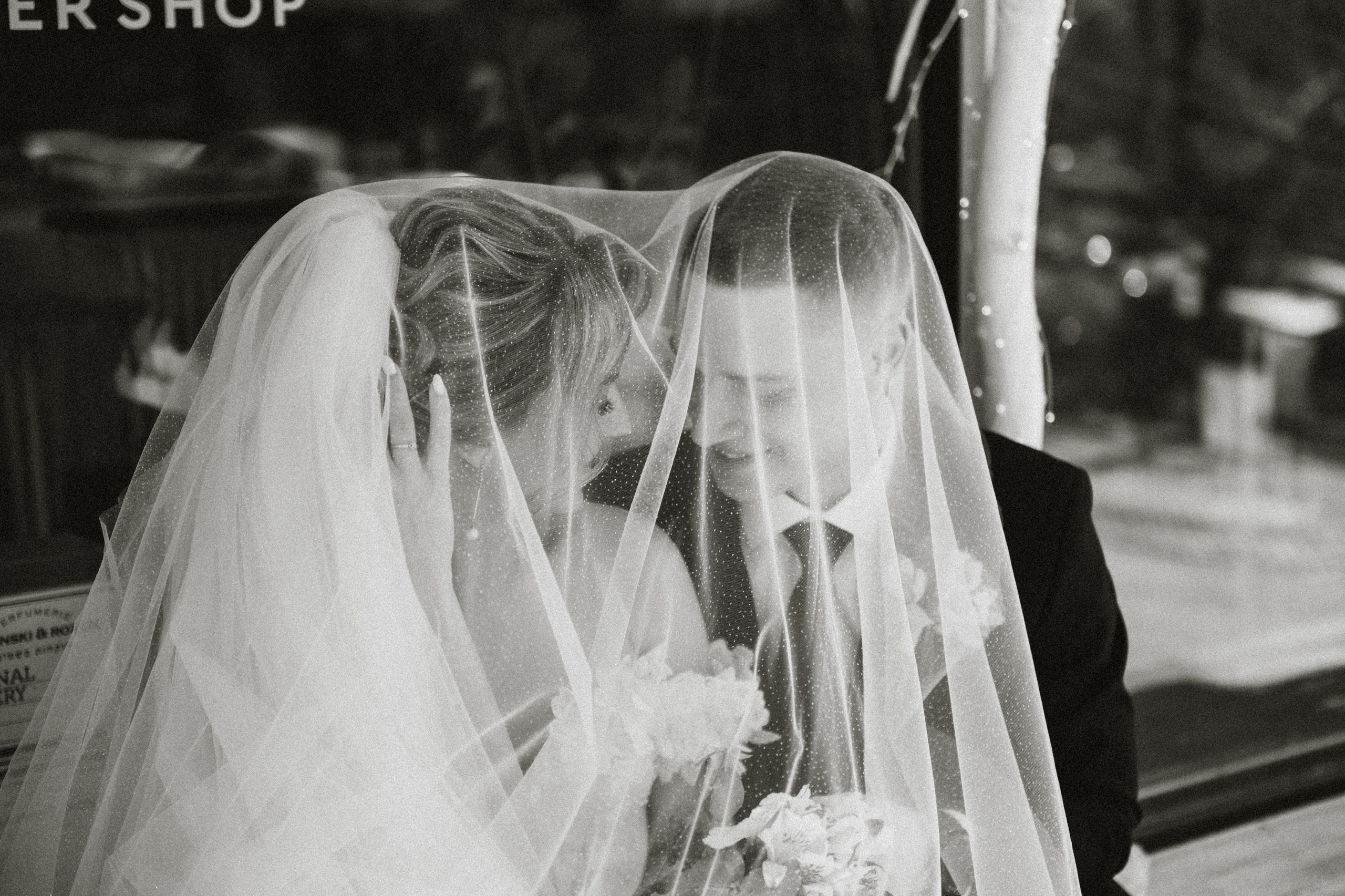 Свадебные фотографии. Фотограф в Барнауле Дарья Бутурлакина. Люби.Цени.Касайся