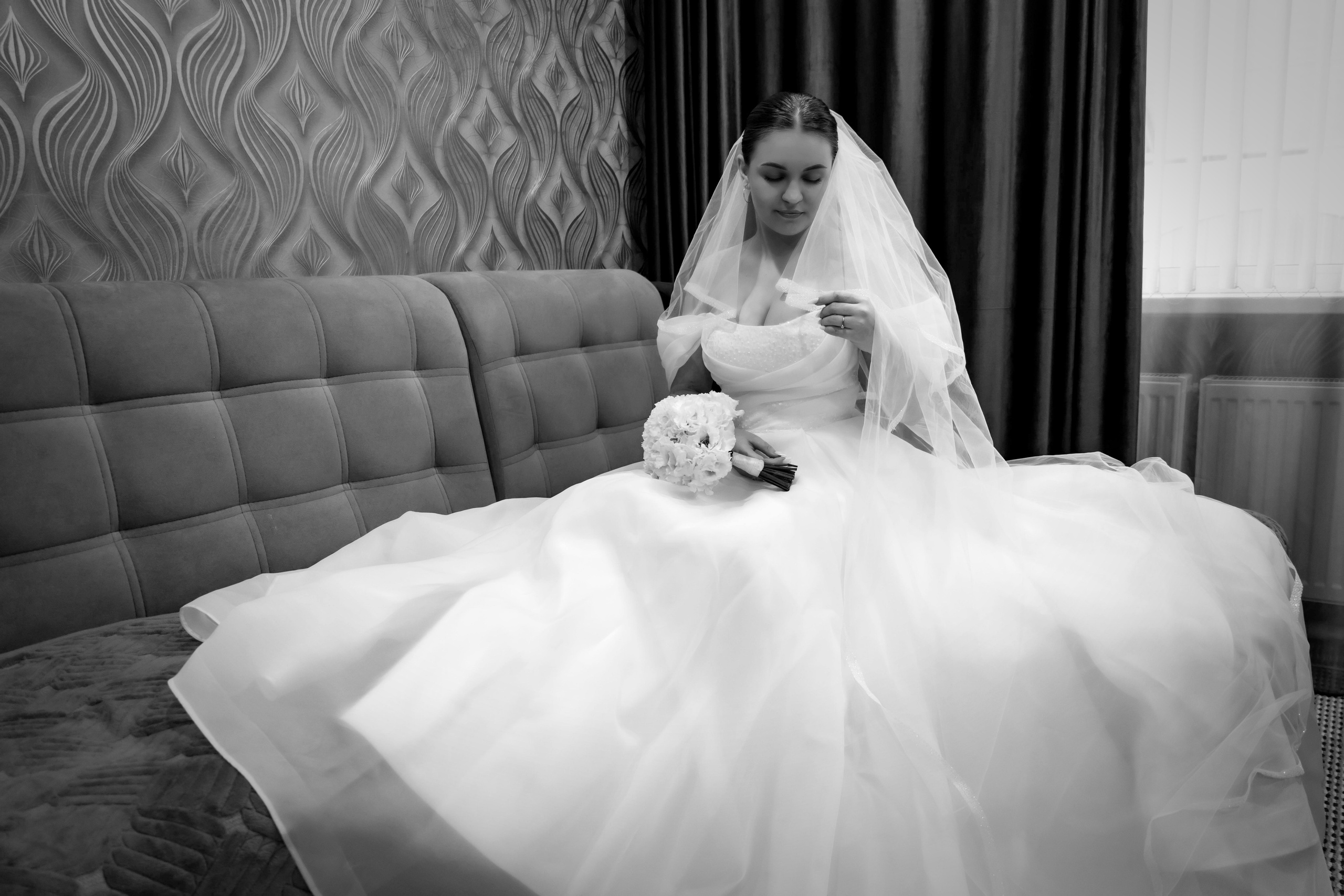 Виктор и Виктория. Даже около дома можно сделать шикарные свадебные фото. Свадебный фотограф ростовская область