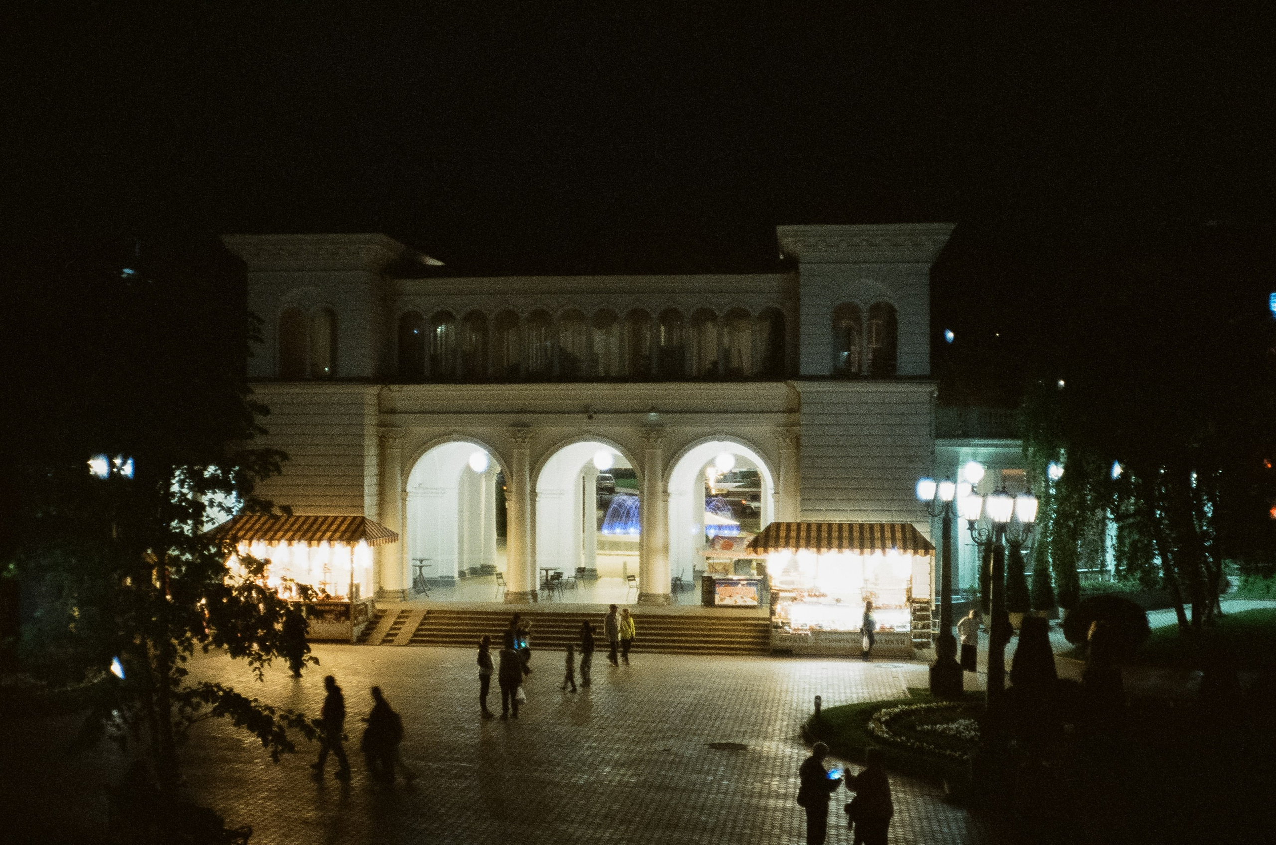 Кисловодск вечером, музей Ярошенко / Ricoh 500GS / SFL 500T