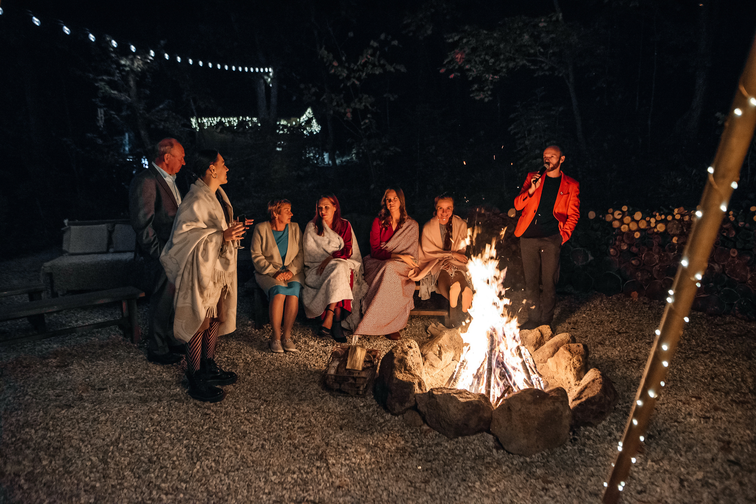Свадебная съемка осенью в лесной локации. Свадебный фотограф Елена Рякина