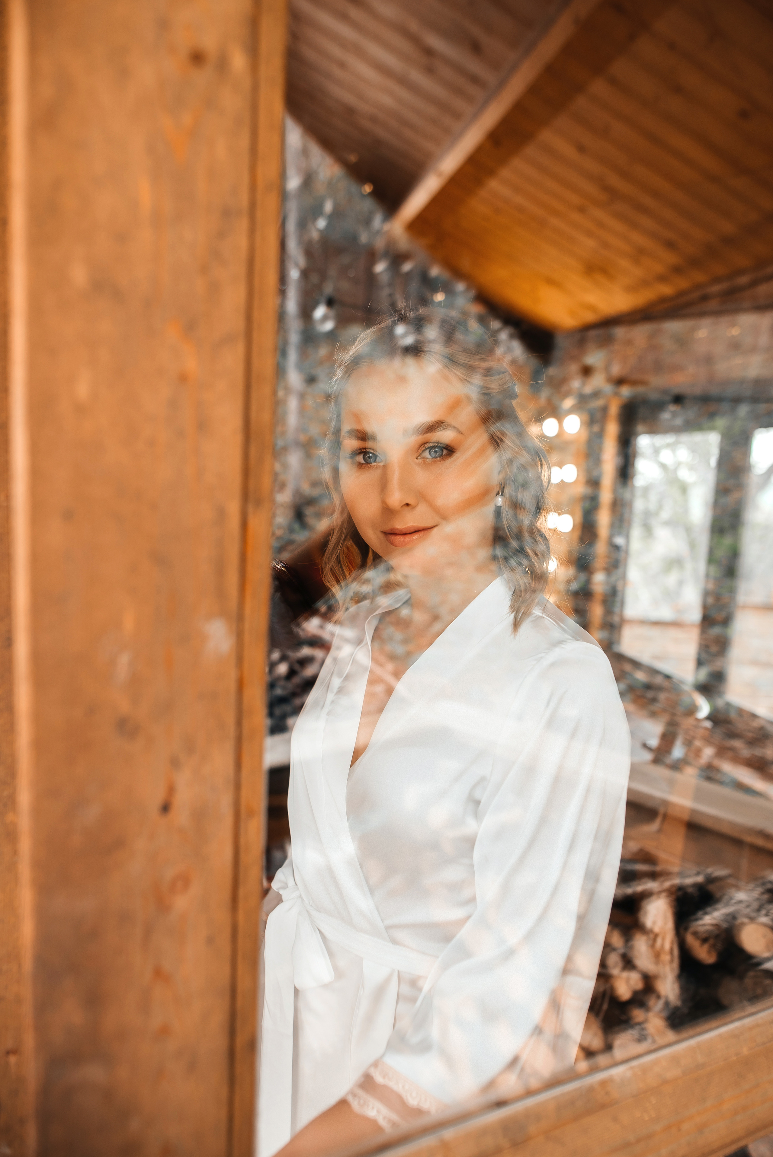 Свадебная съемка осенью в лесной локации. Свадебный фотограф Елена Рякина