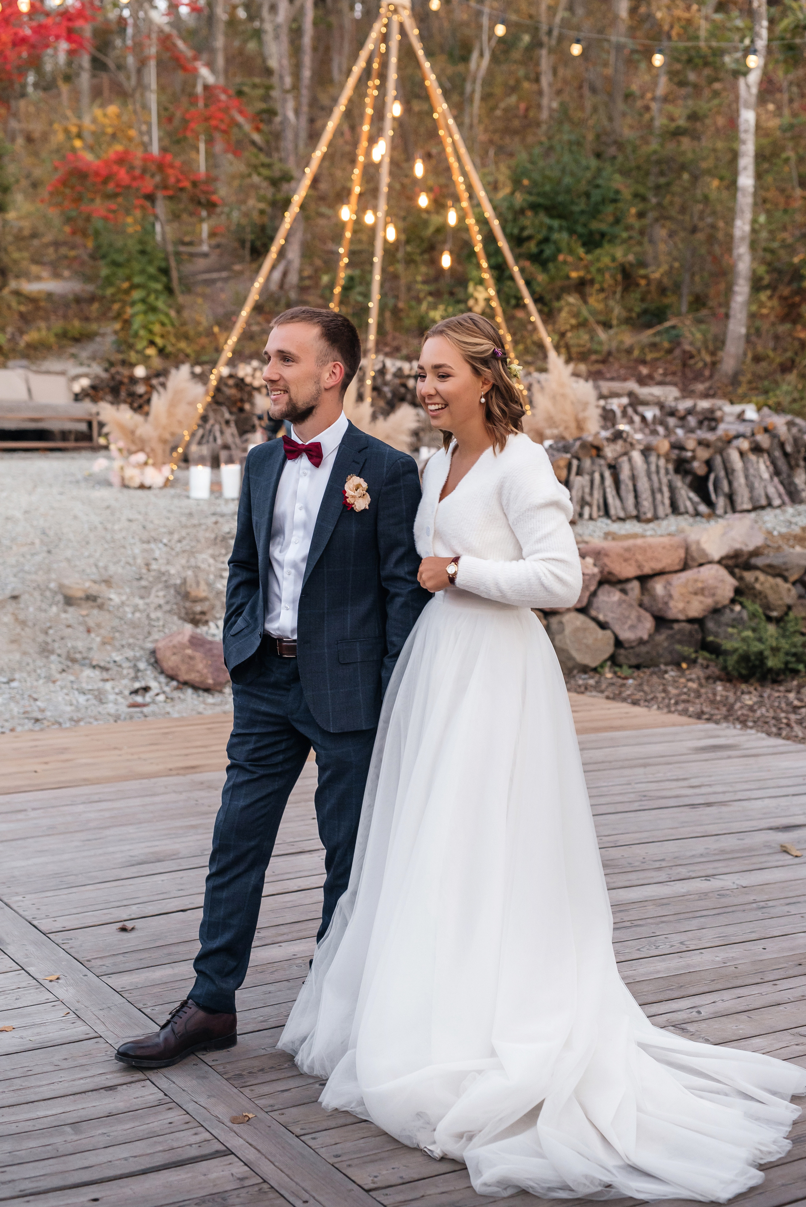 Свадебная съемка осенью в лесной локации. Свадебный фотограф Елена Рякина