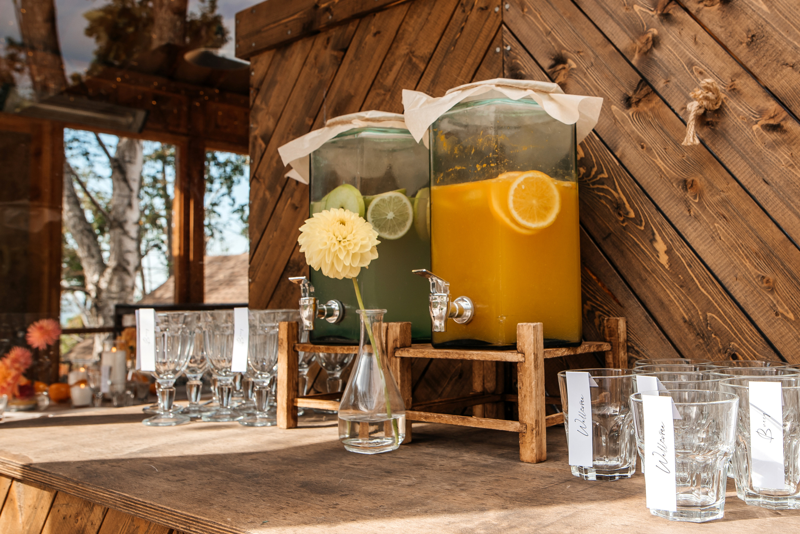 Свадебная съемка осенью в лесной локации. Свадебный фотограф Елена Рякина