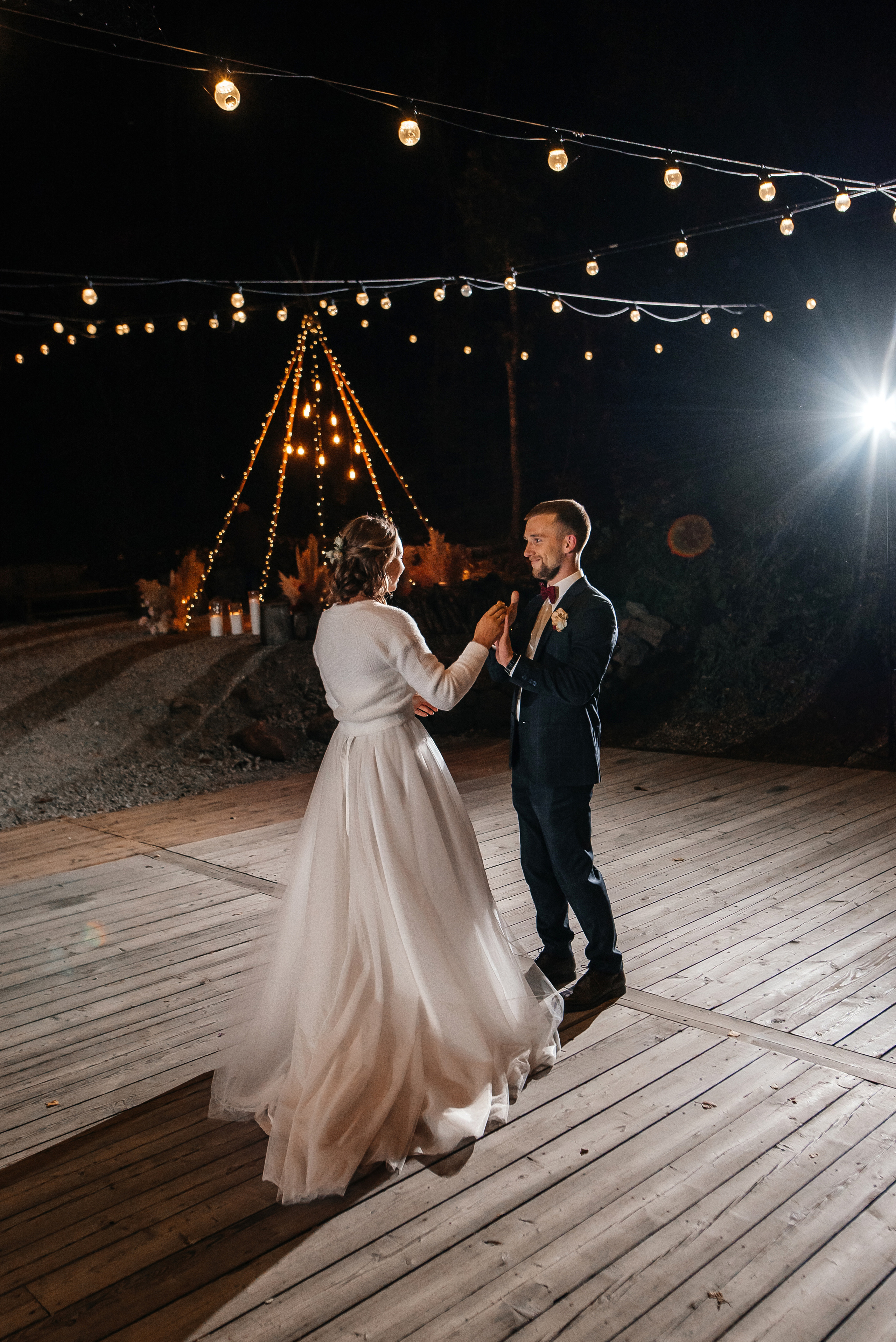 Свадебная съемка осенью в лесной локации. Свадебный фотограф Елена Рякина