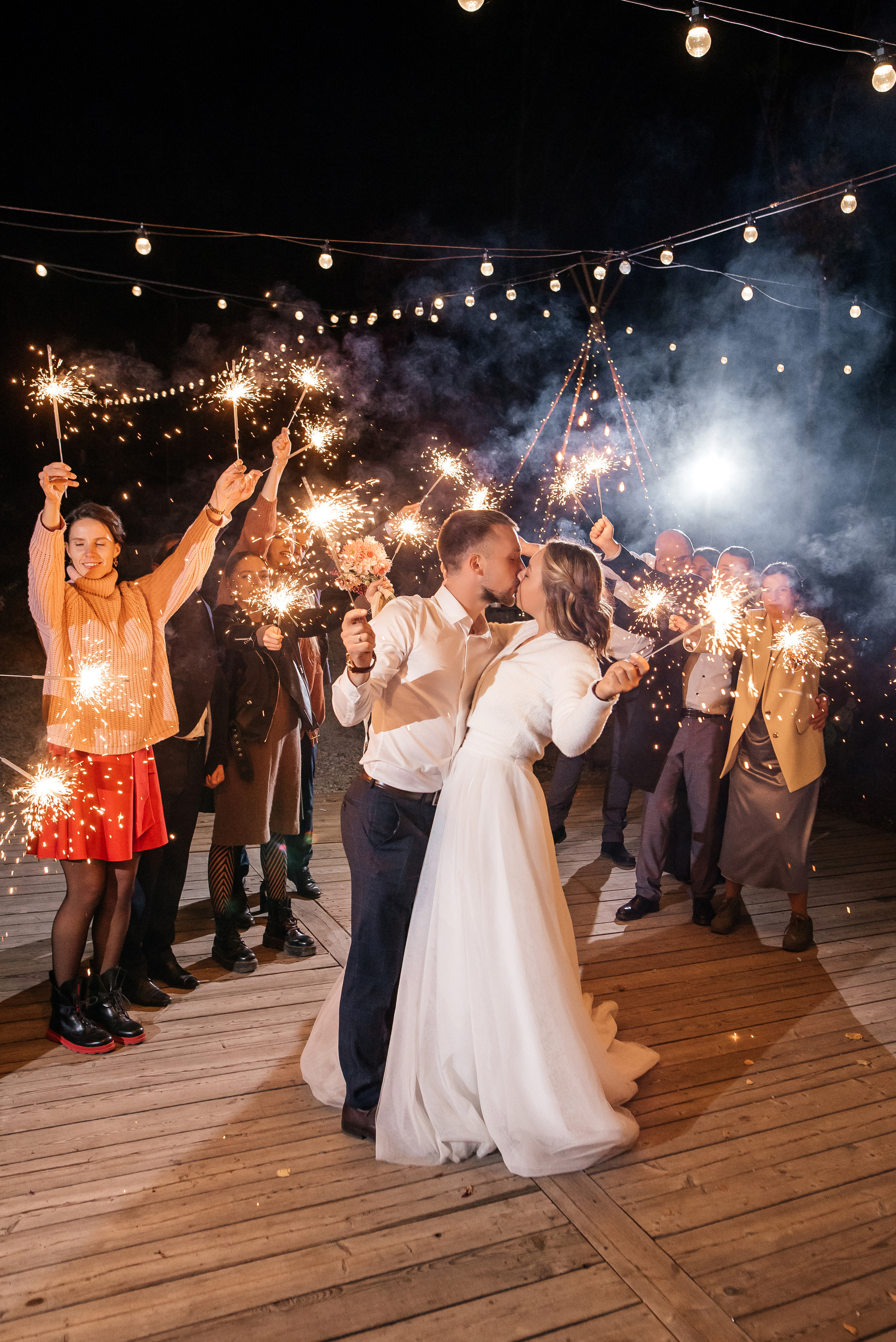 Свадебная съемка осенью в лесной локации. Свадебный фотограф Елена Рякина