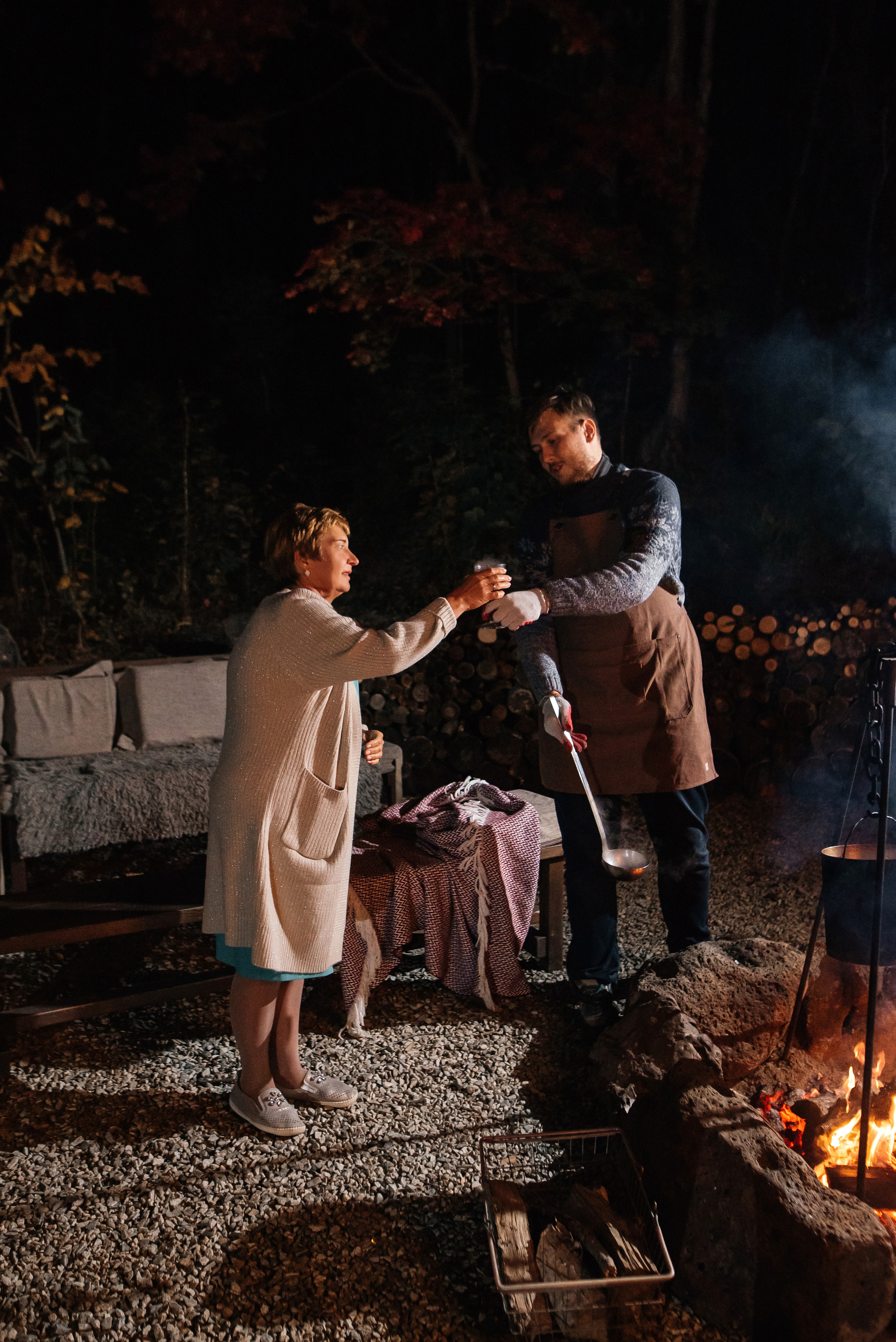 Свадебная съемка осенью в лесной локации. Свадебный фотограф Елена Рякина