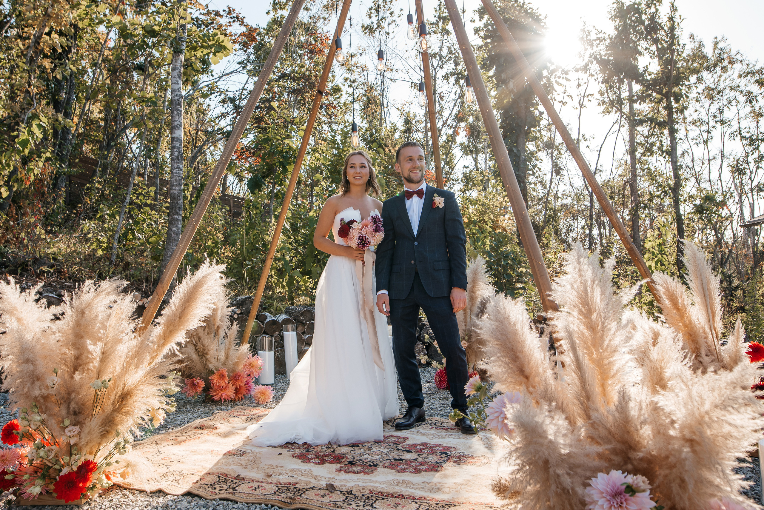 Свадебная съемка осенью в лесной локации. Свадебный фотограф Елена Рякина