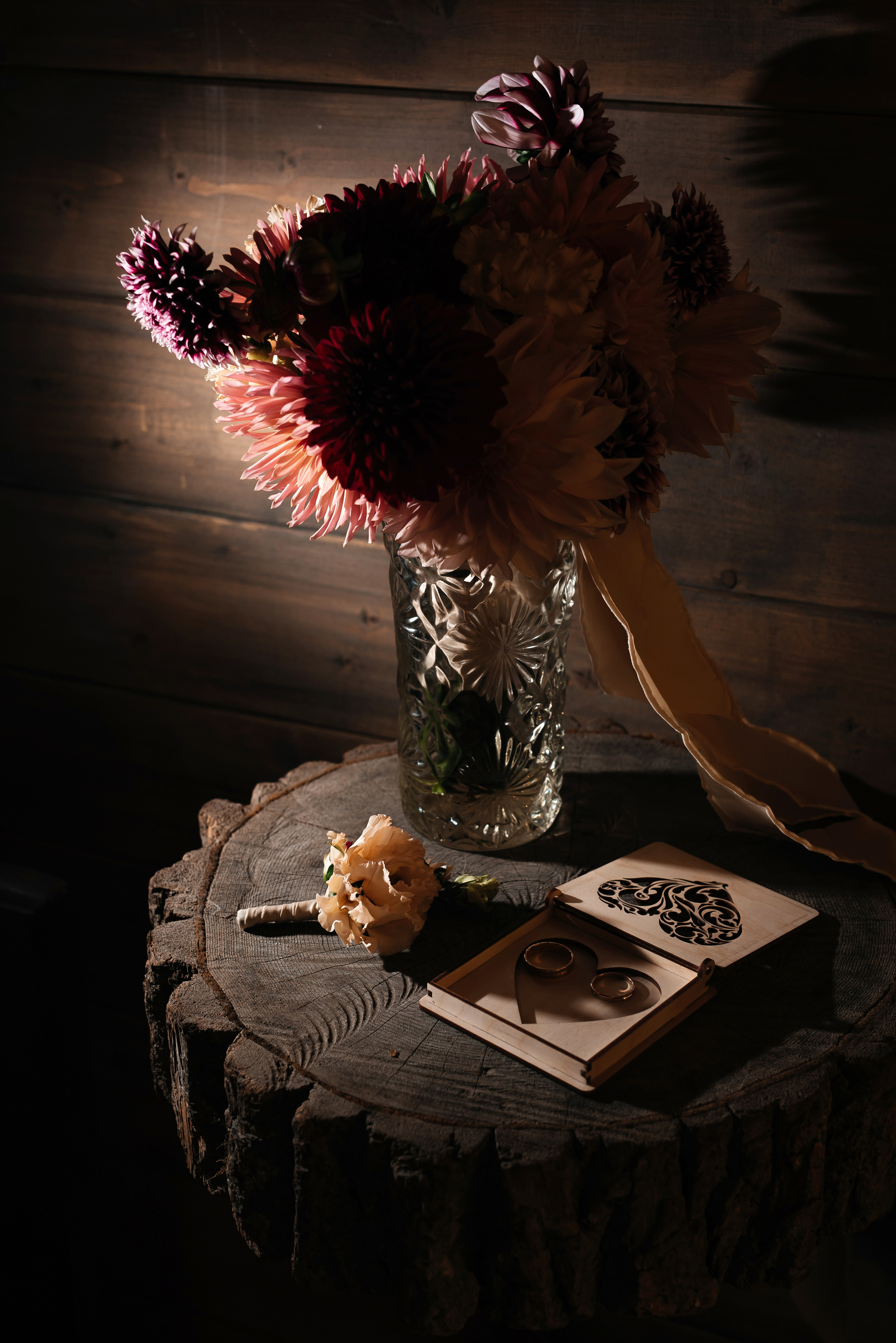 Свадебная съемка осенью в лесной локации. Свадебный фотограф Елена Рякина