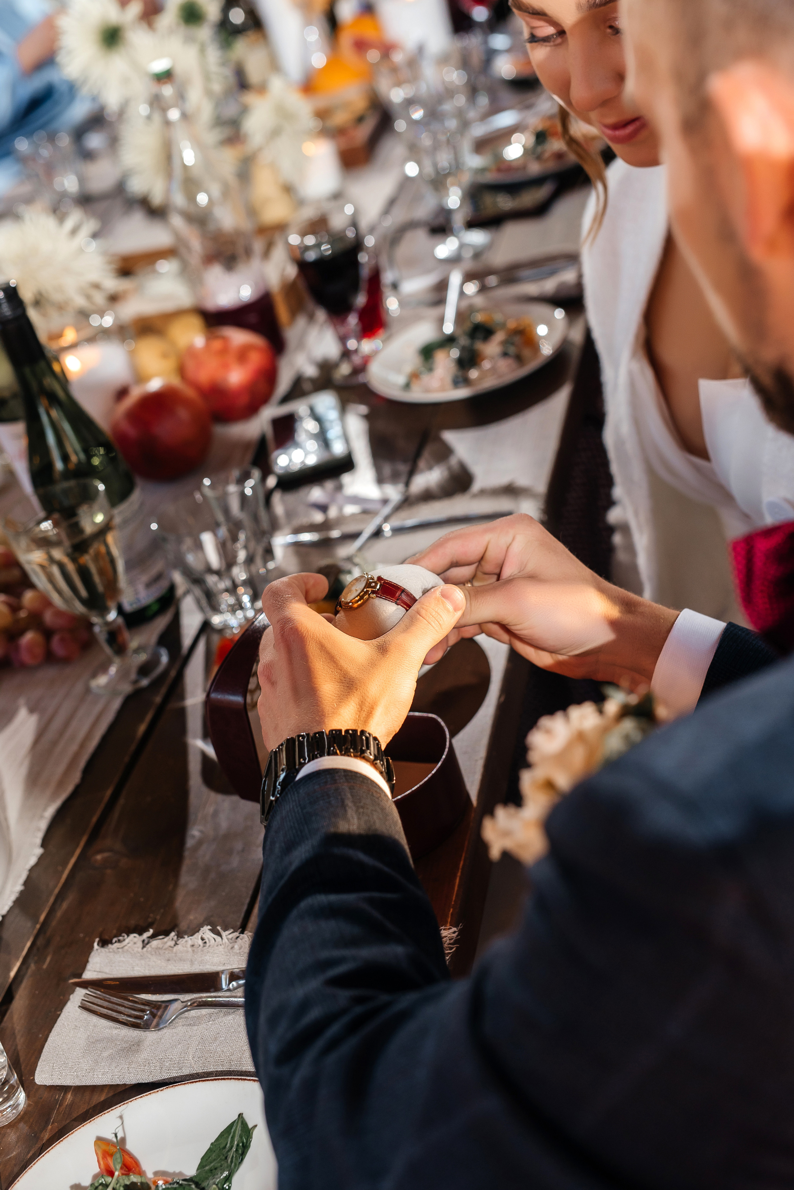 Свадебная съемка осенью в лесной локации. Свадебный фотограф Елена Рякина