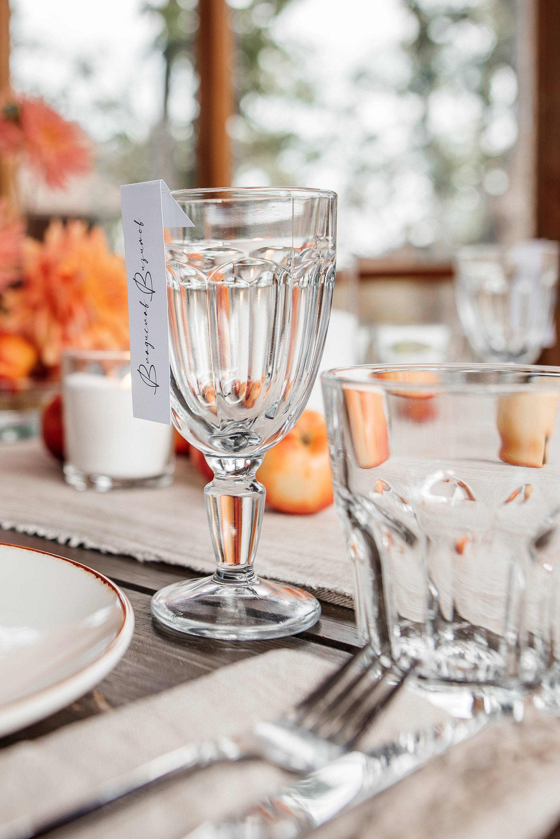 Свадебная съемка осенью в лесной локации. Свадебный фотограф Елена Рякина