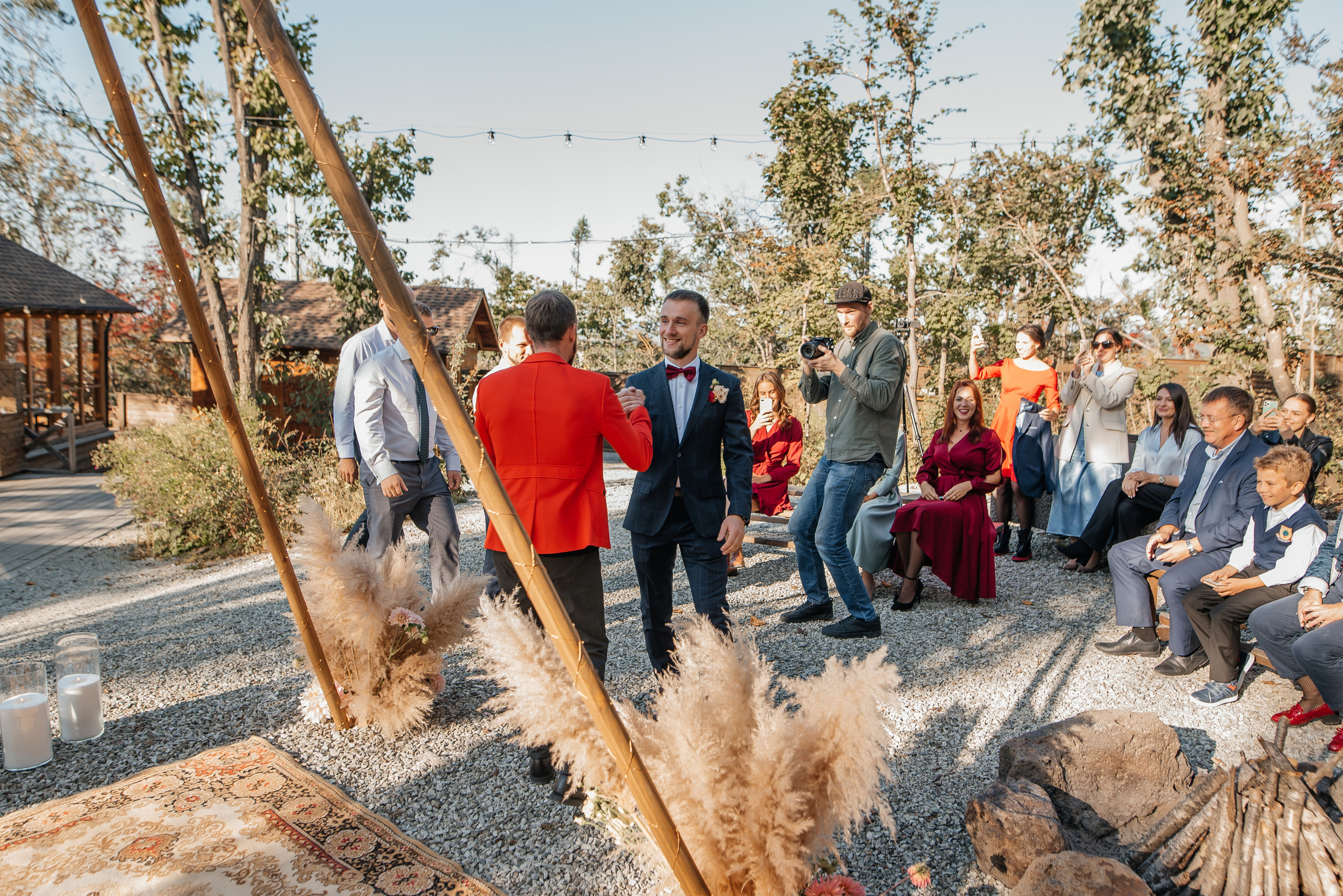 Свадебная съемка осенью в лесной локации. Свадебный фотограф Елена Рякина