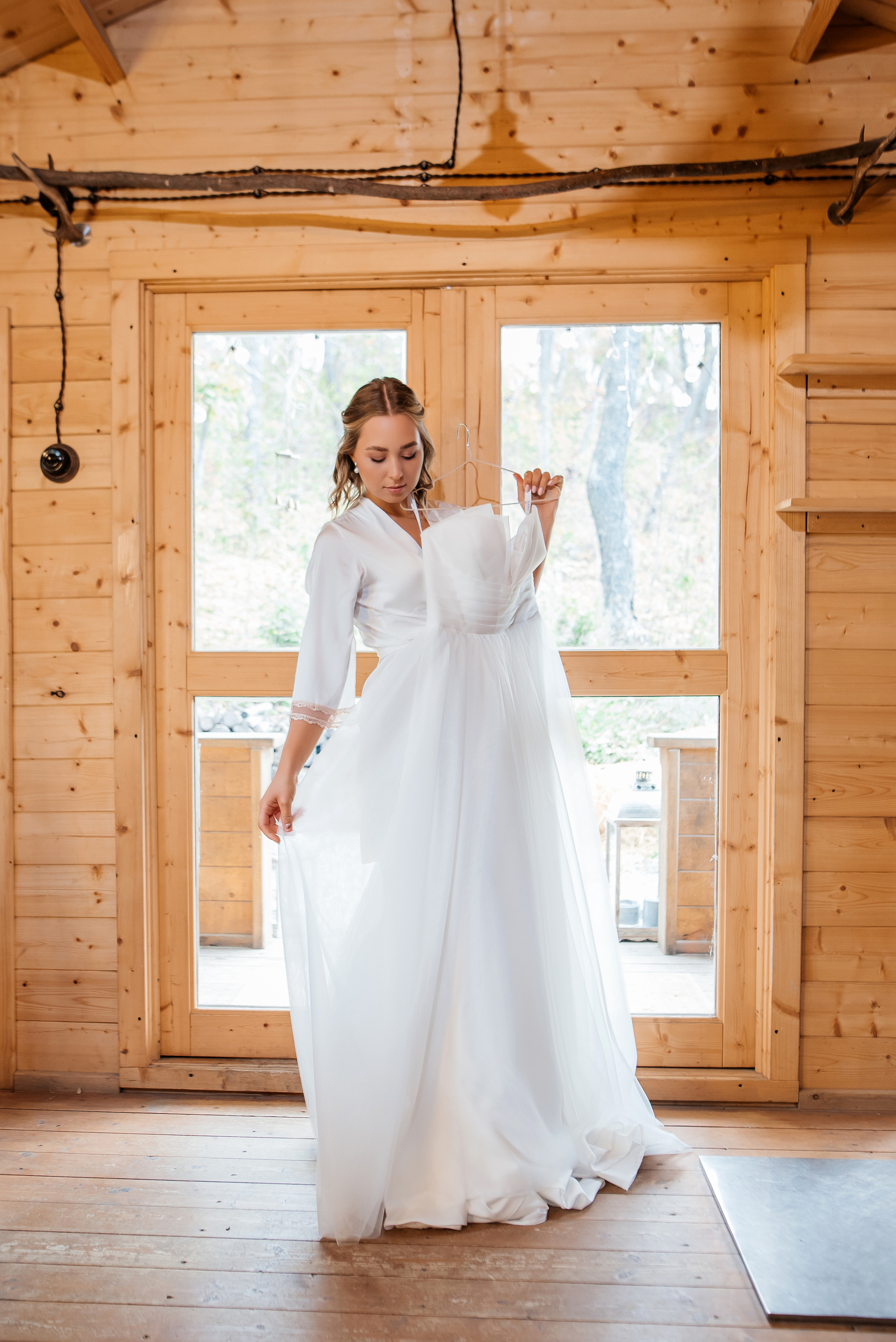 Свадебная съемка осенью в лесной локации. Свадебный фотограф Елена Рякина