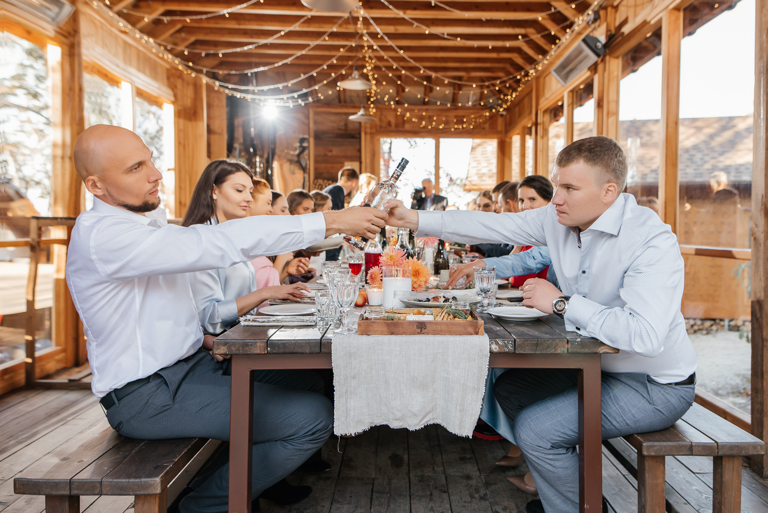 Свадебная съемка осенью в лесной локации. Свадебный фотограф Елена Рякина