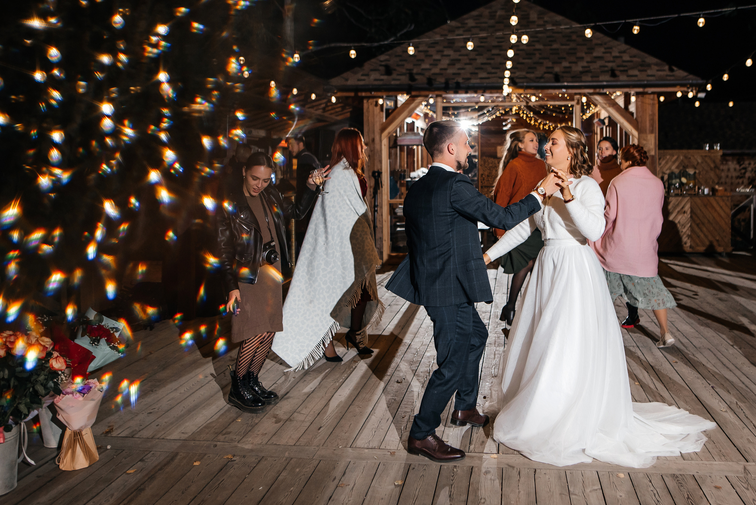 Свадебная съемка осенью в лесной локации. Свадебный фотограф Елена Рякина