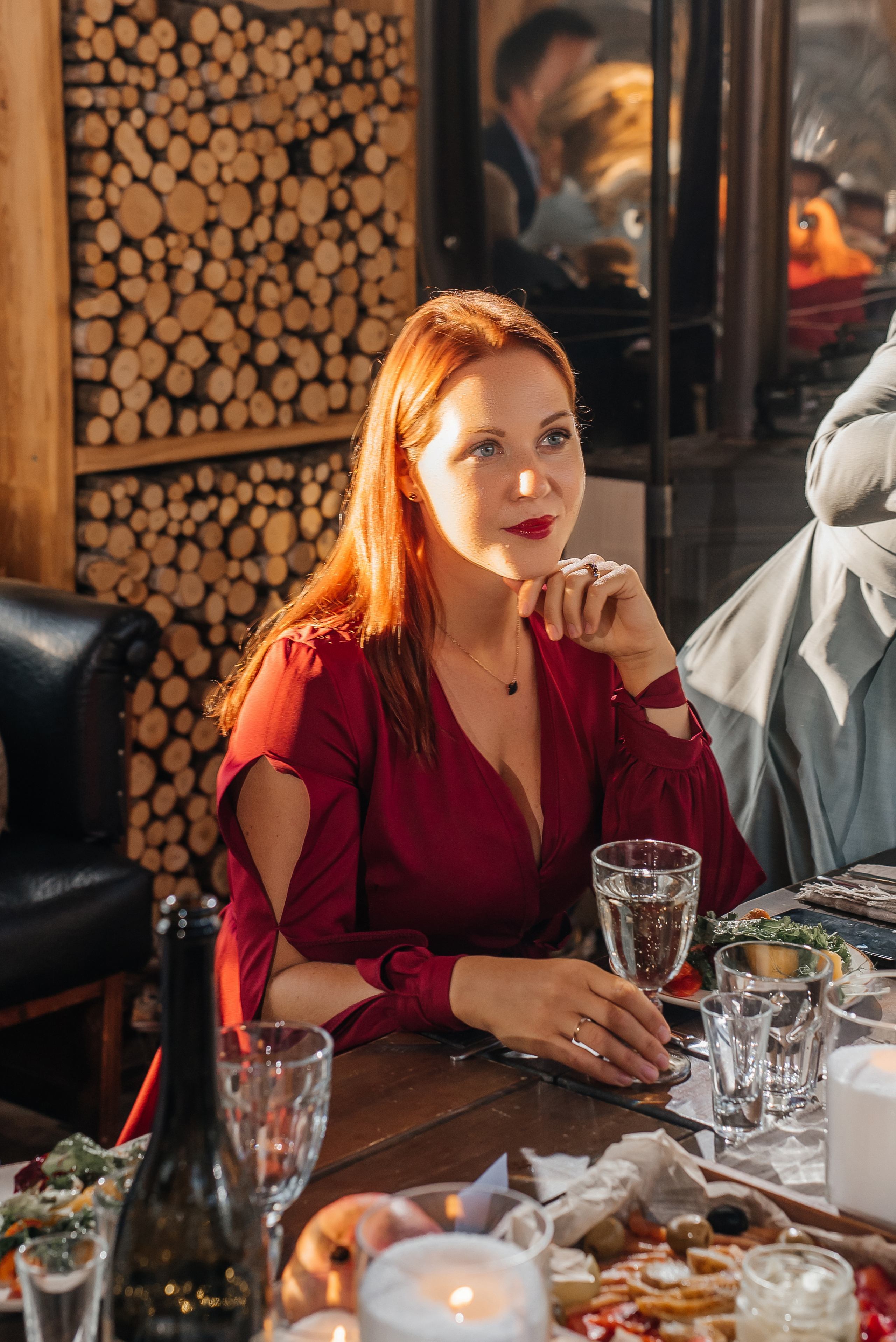 Свадебная съемка осенью в лесной локации. Свадебный фотограф Елена Рякина