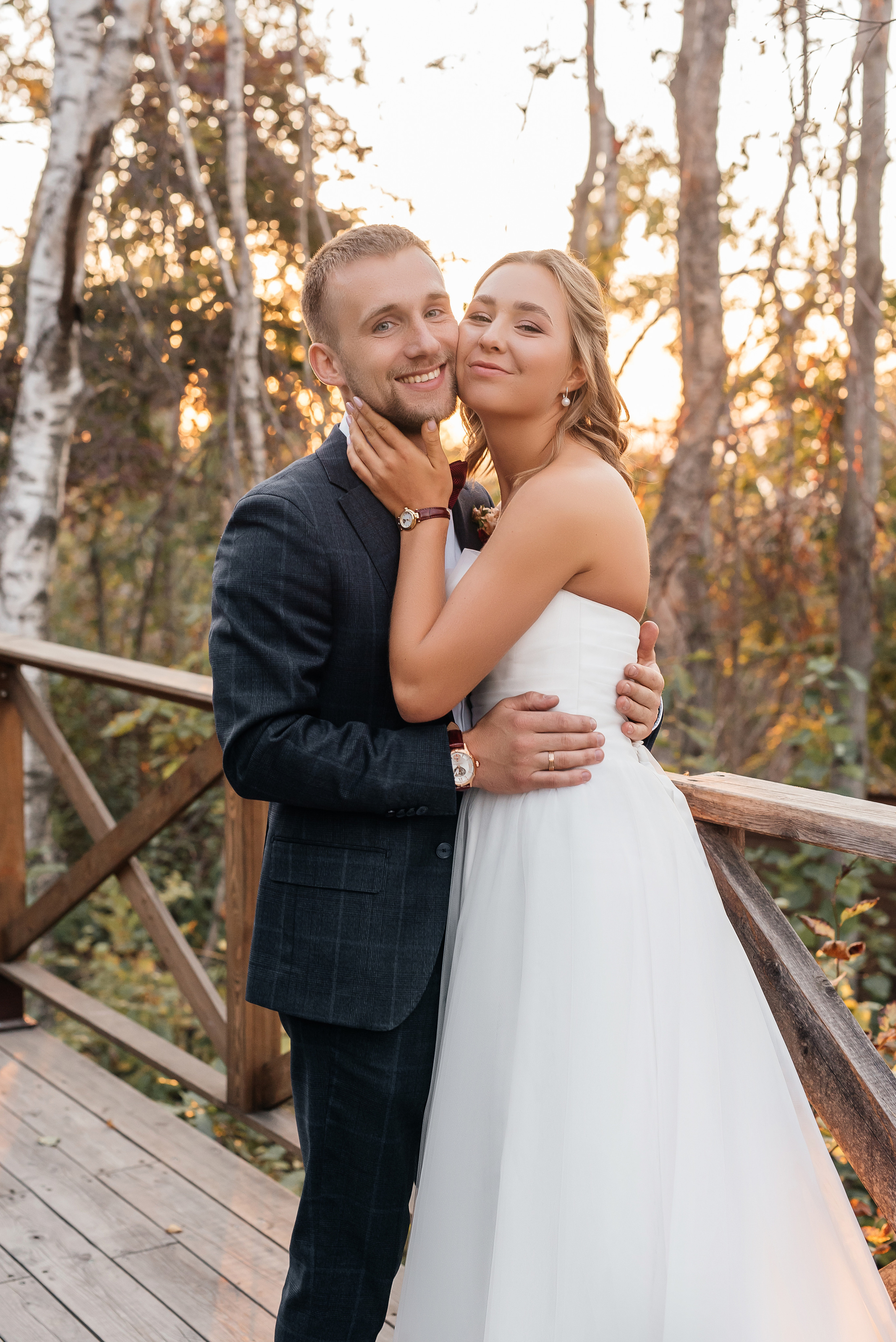 Свадебная съемка осенью в лесной локации. Свадебный фотограф Елена Рякина