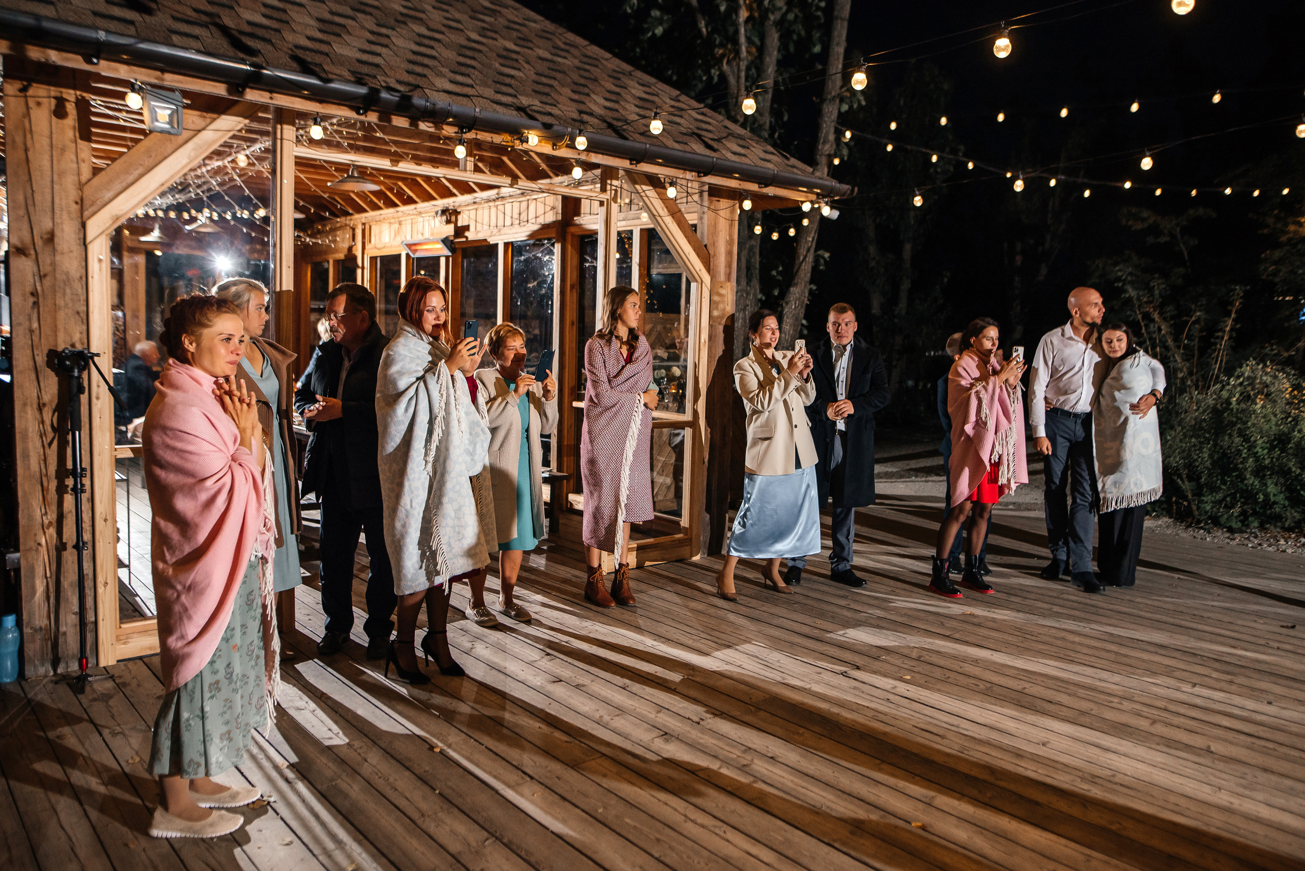 Свадебная съемка осенью в лесной локации. Свадебный фотограф Елена Рякина