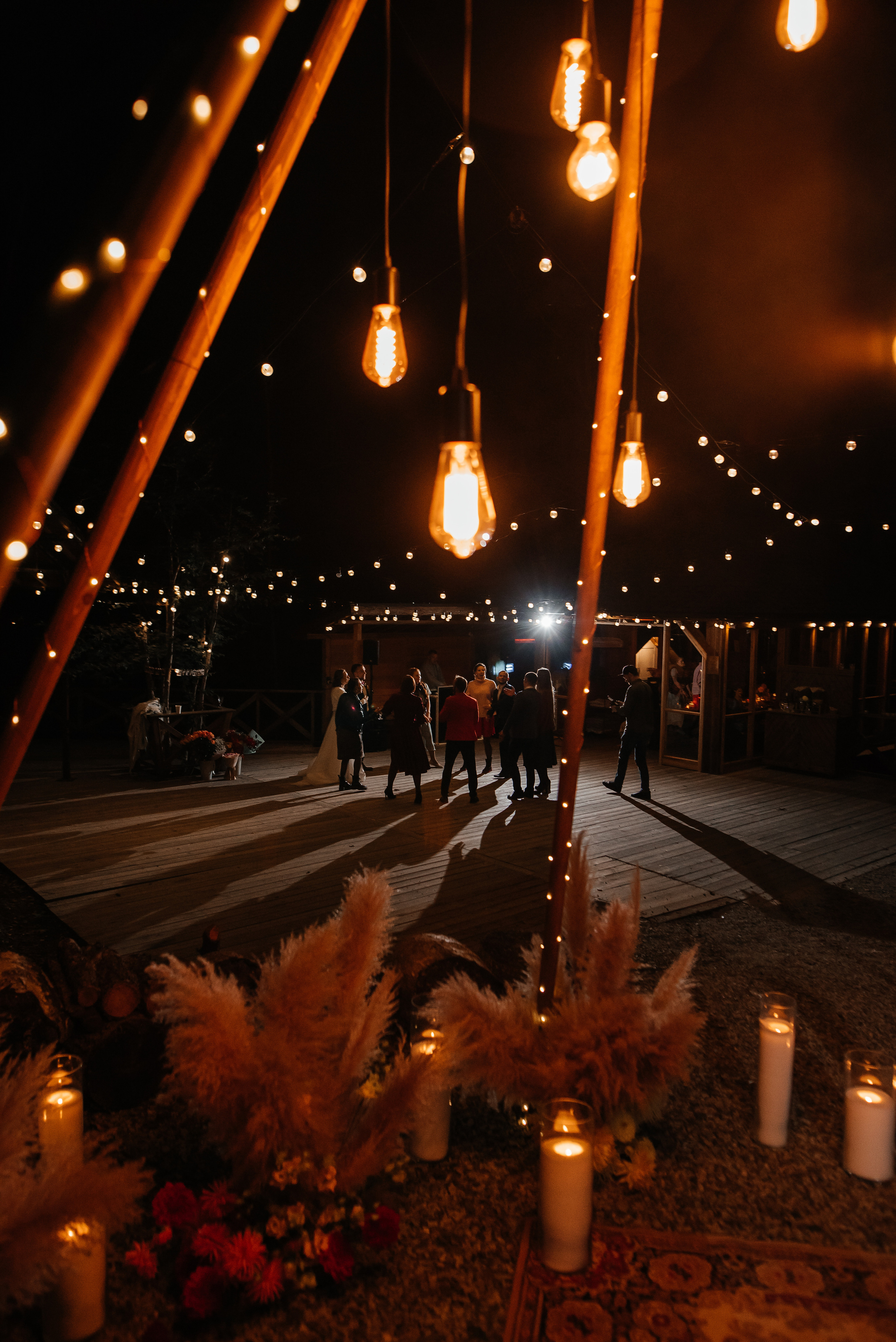 Свадебная съемка осенью в лесной локации. Свадебный фотограф Елена Рякина