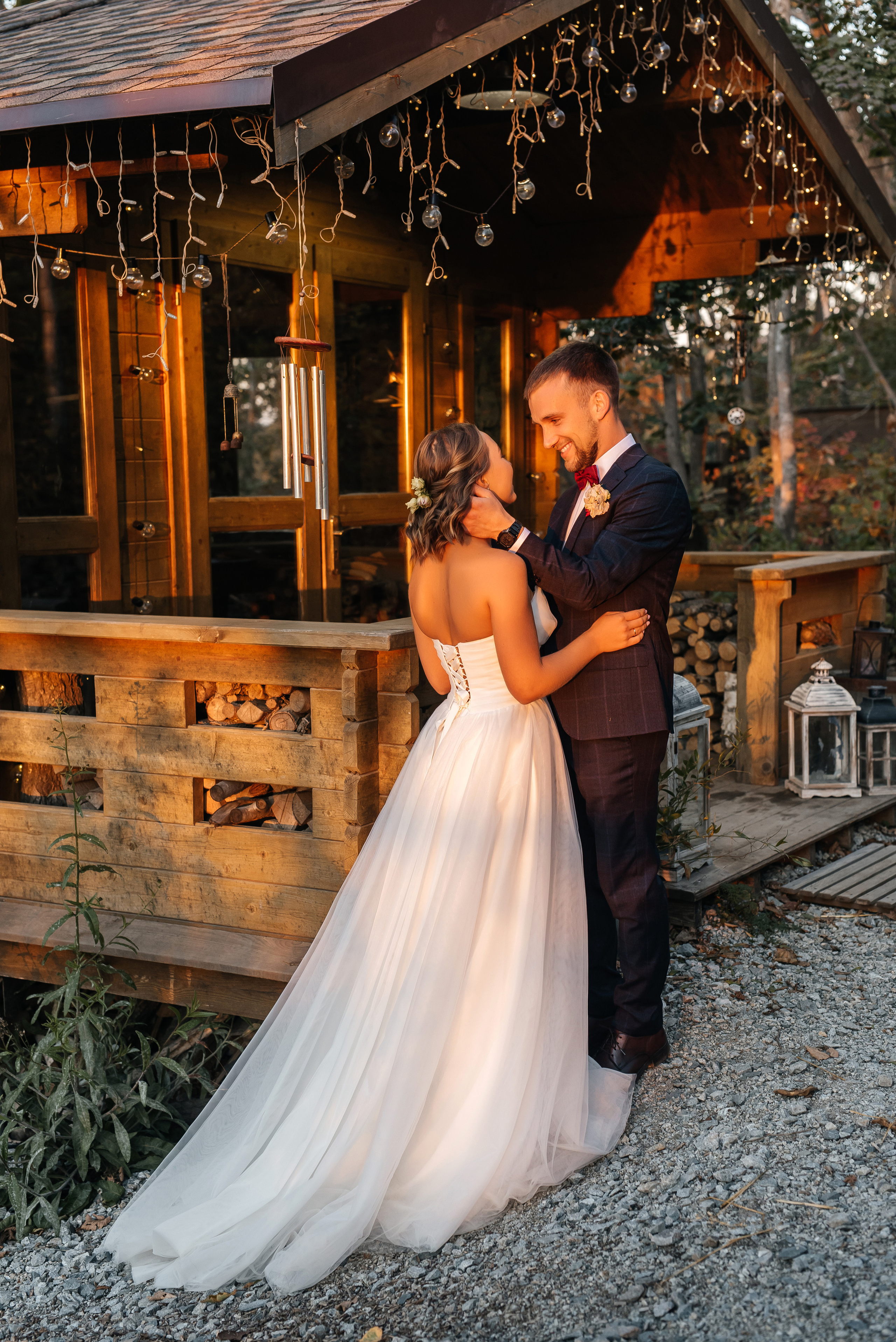 Свадебная съемка осенью в лесной локации. Свадебный фотограф Елена Рякина