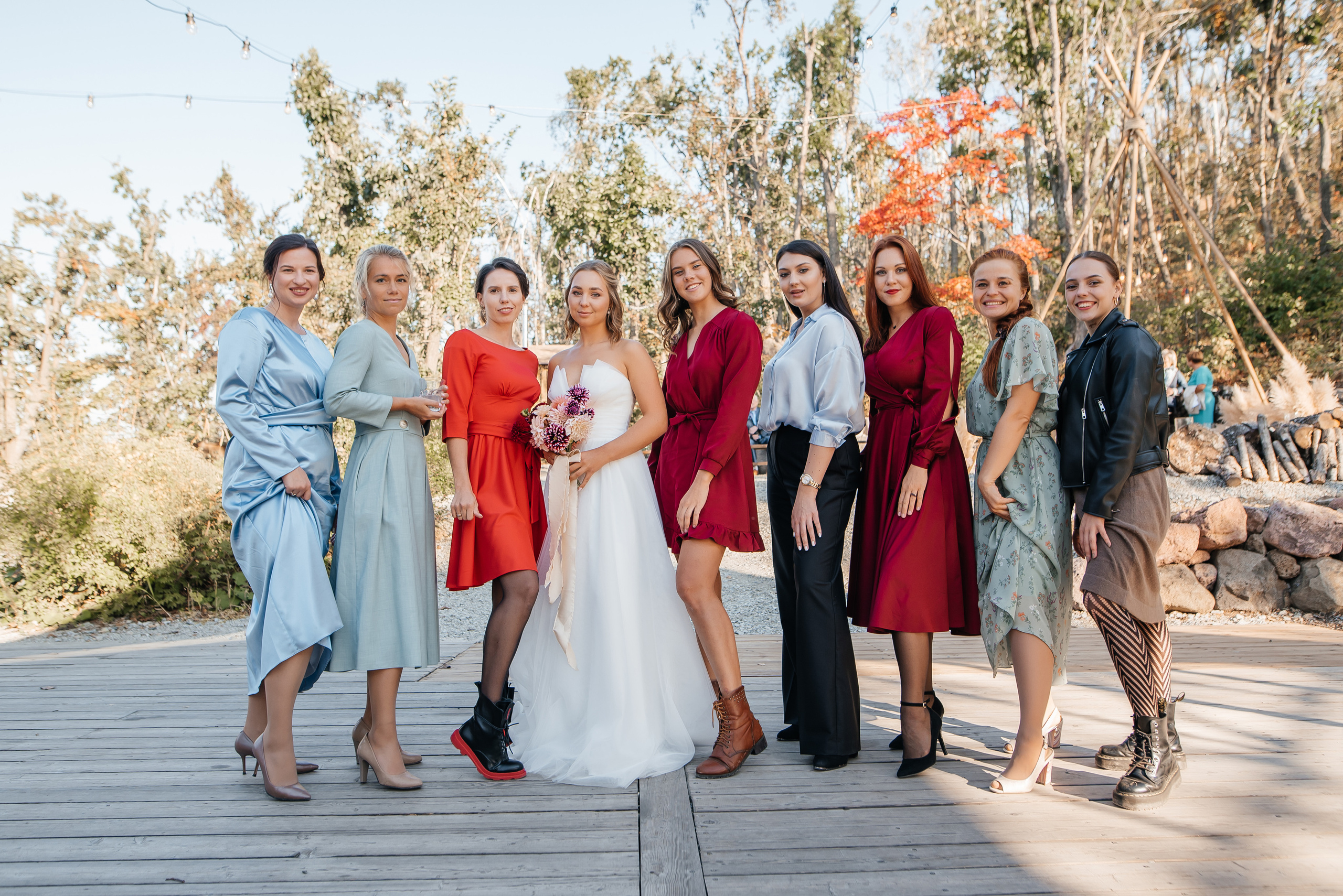 Свадебная съемка осенью в лесной локации. Свадебный фотограф Елена Рякина