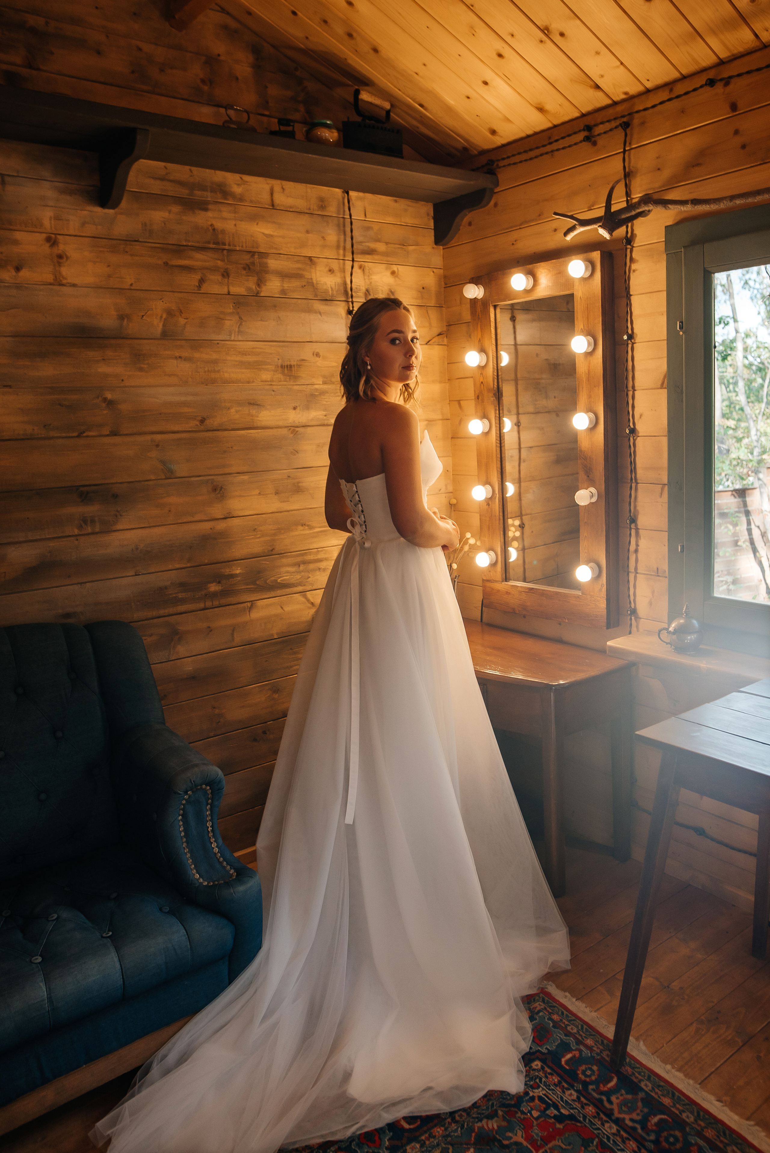 Свадебная съемка осенью в лесной локации. Свадебный фотограф Елена Рякина