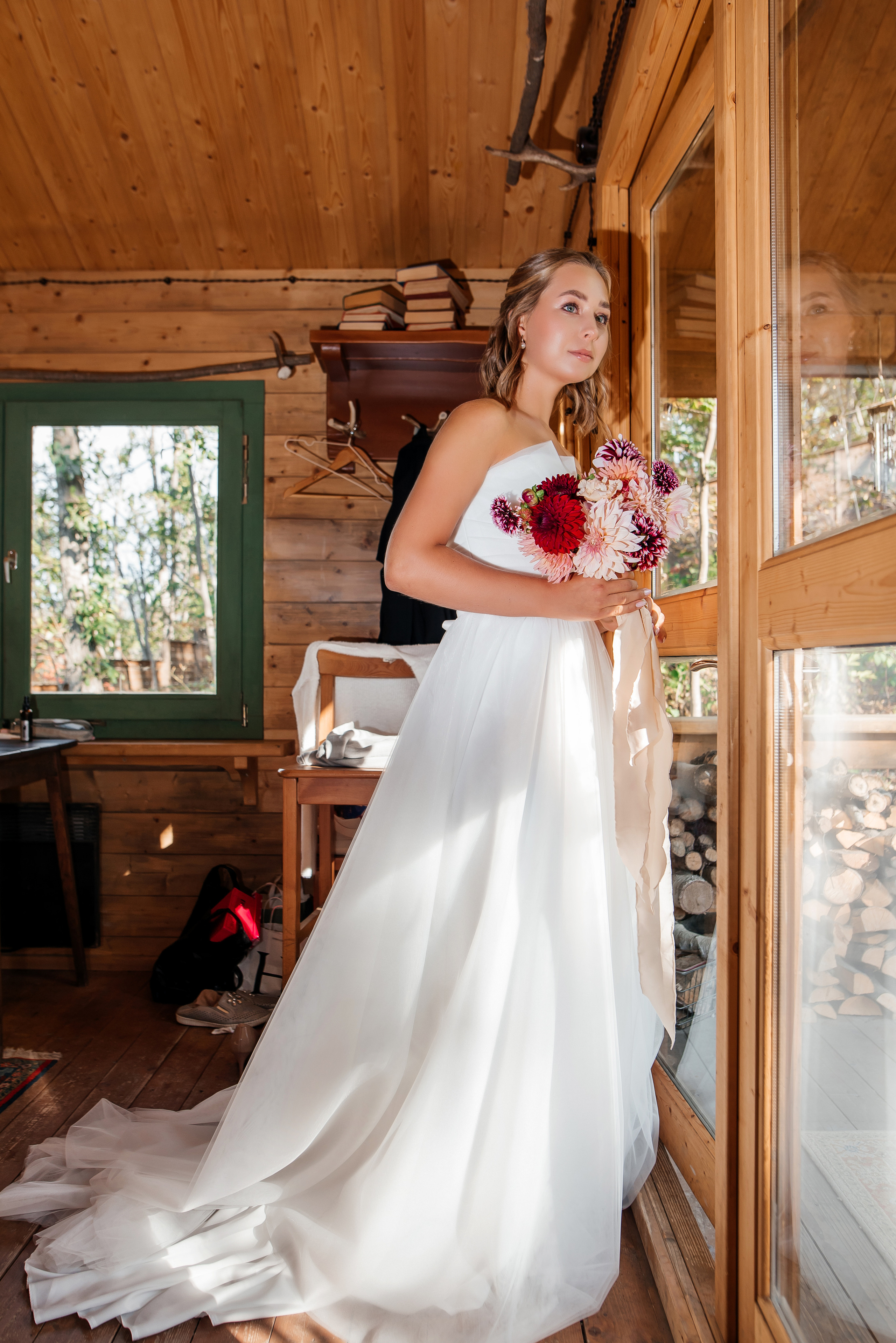 Свадебная съемка осенью в лесной локации. Свадебный фотограф Елена Рякина