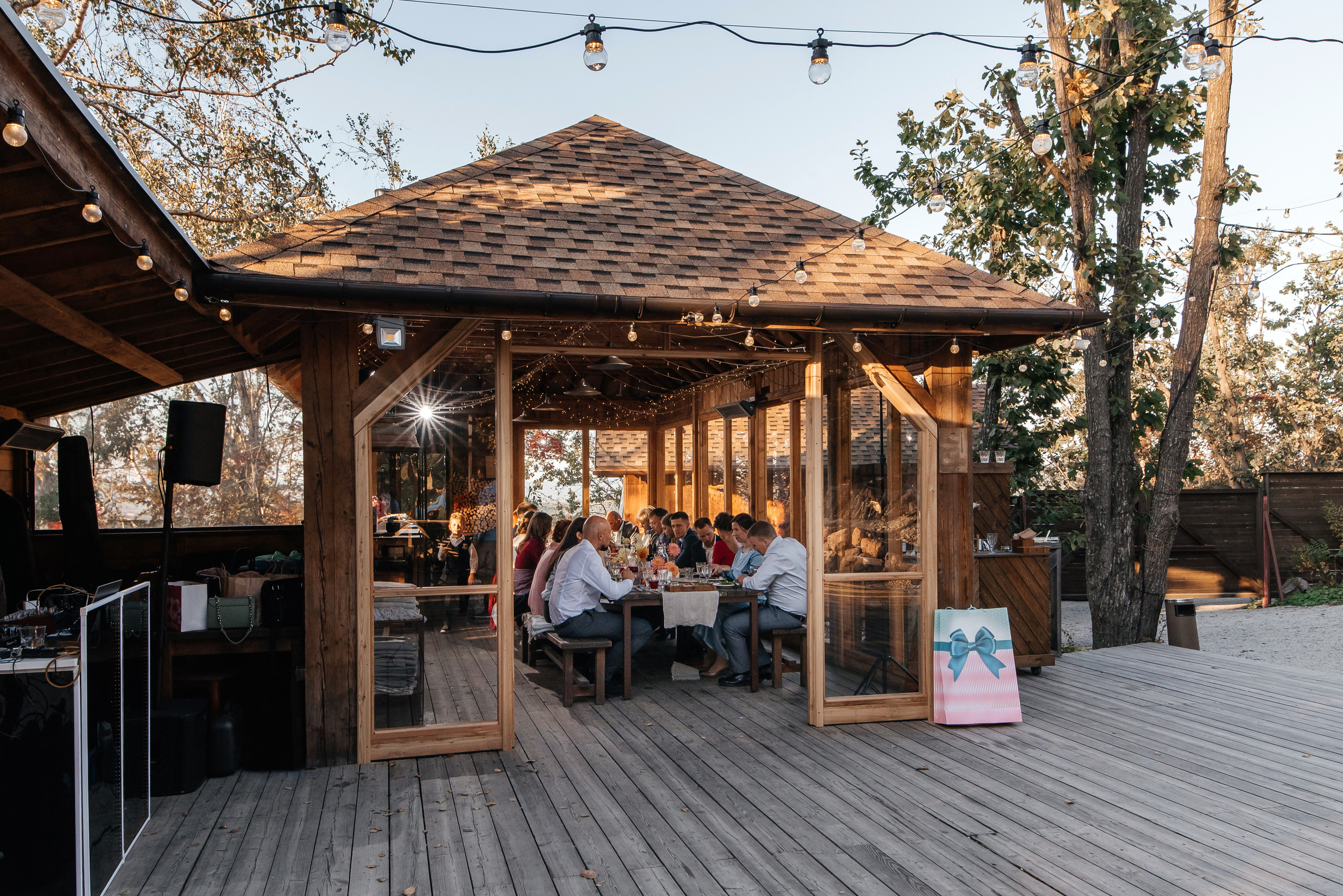 Свадебная съемка осенью в лесной локации. Свадебный фотограф Елена Рякина