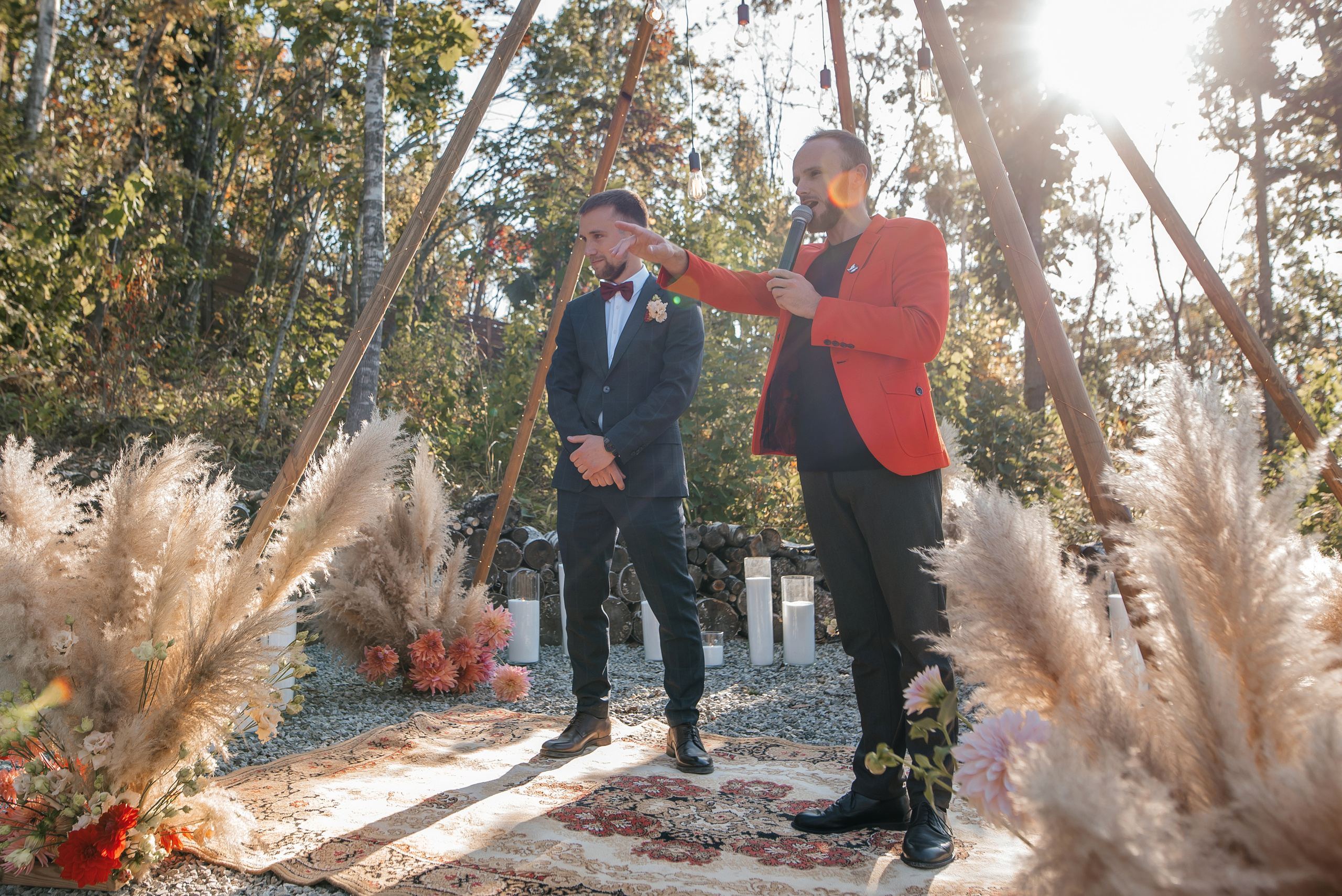 Свадебная съемка осенью в лесной локации. Свадебный фотограф Елена Рякина