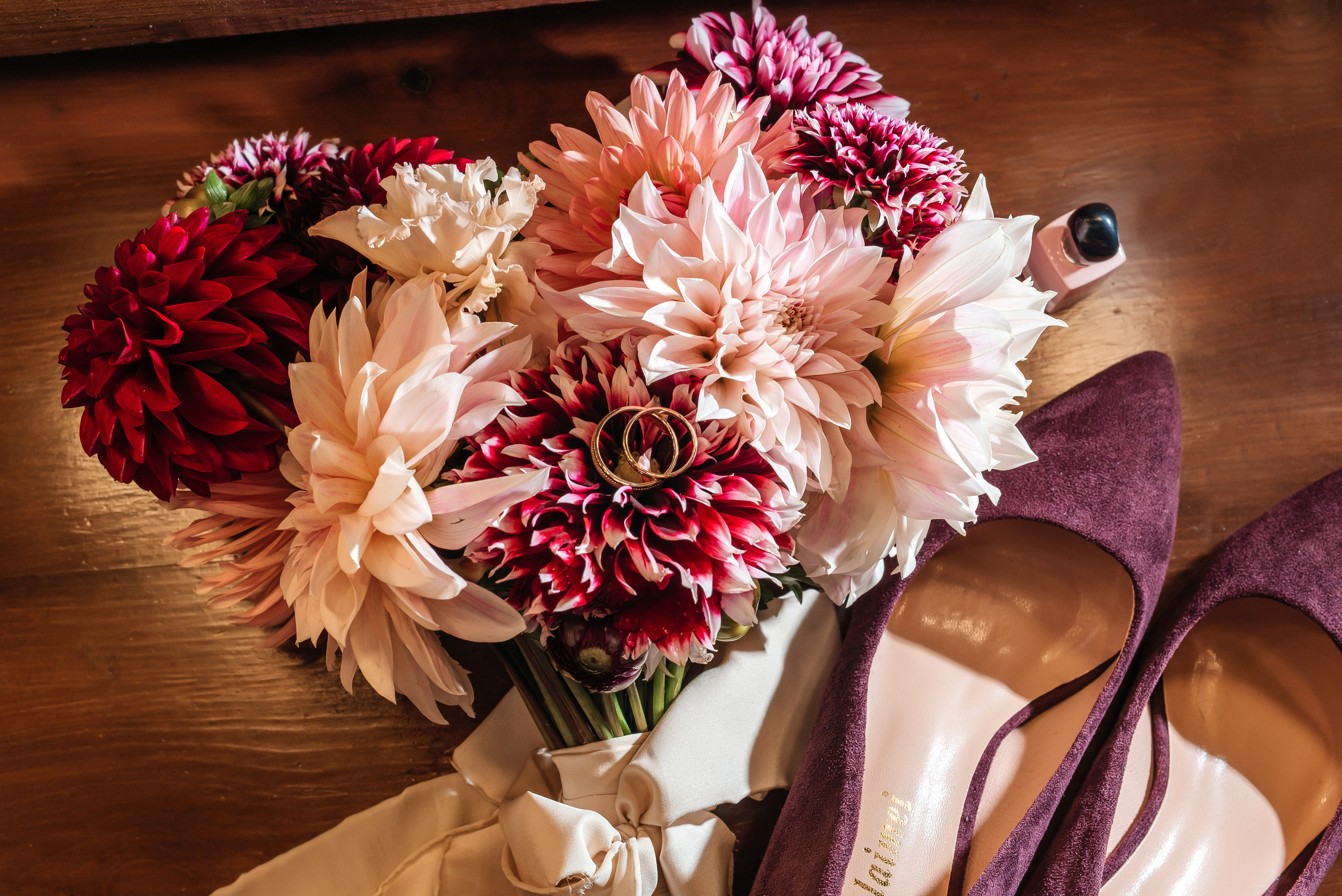 Свадебная съемка осенью в лесной локации. Свадебный фотограф Елена Рякина