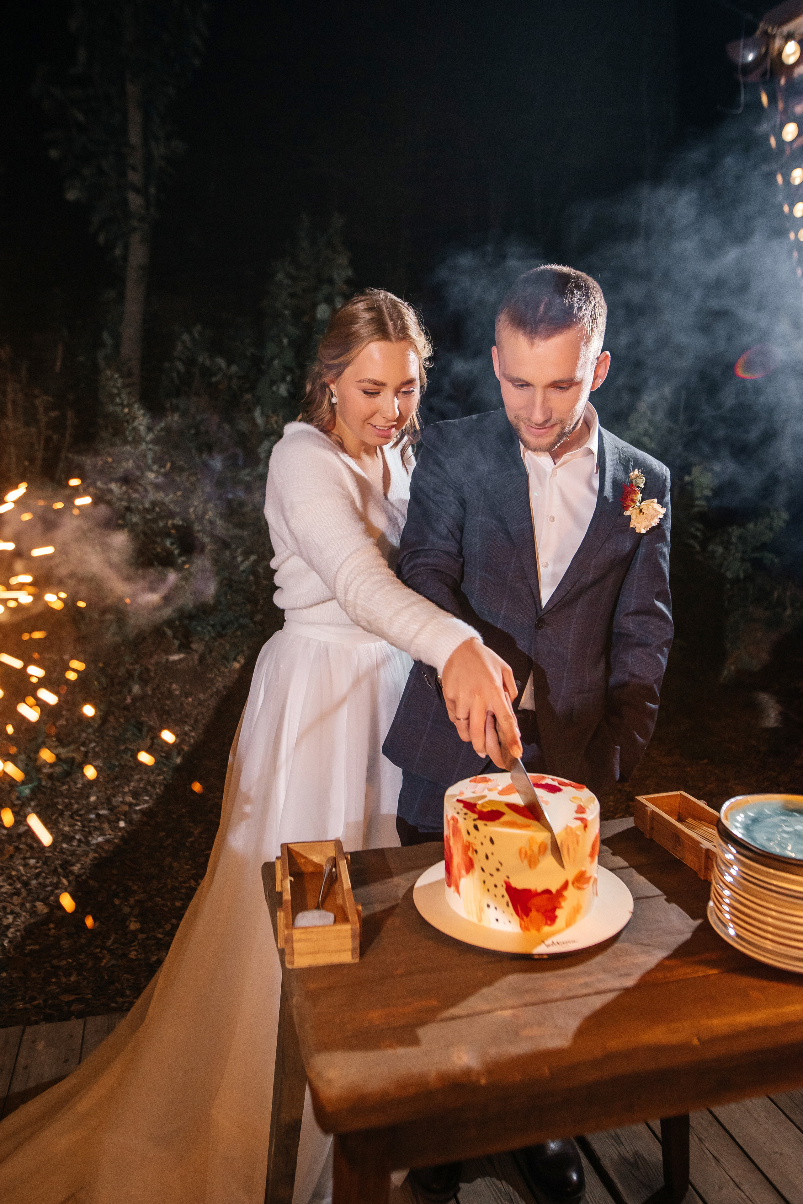 Свадебная съемка осенью в лесной локации. Свадебный фотограф Елена Рякина