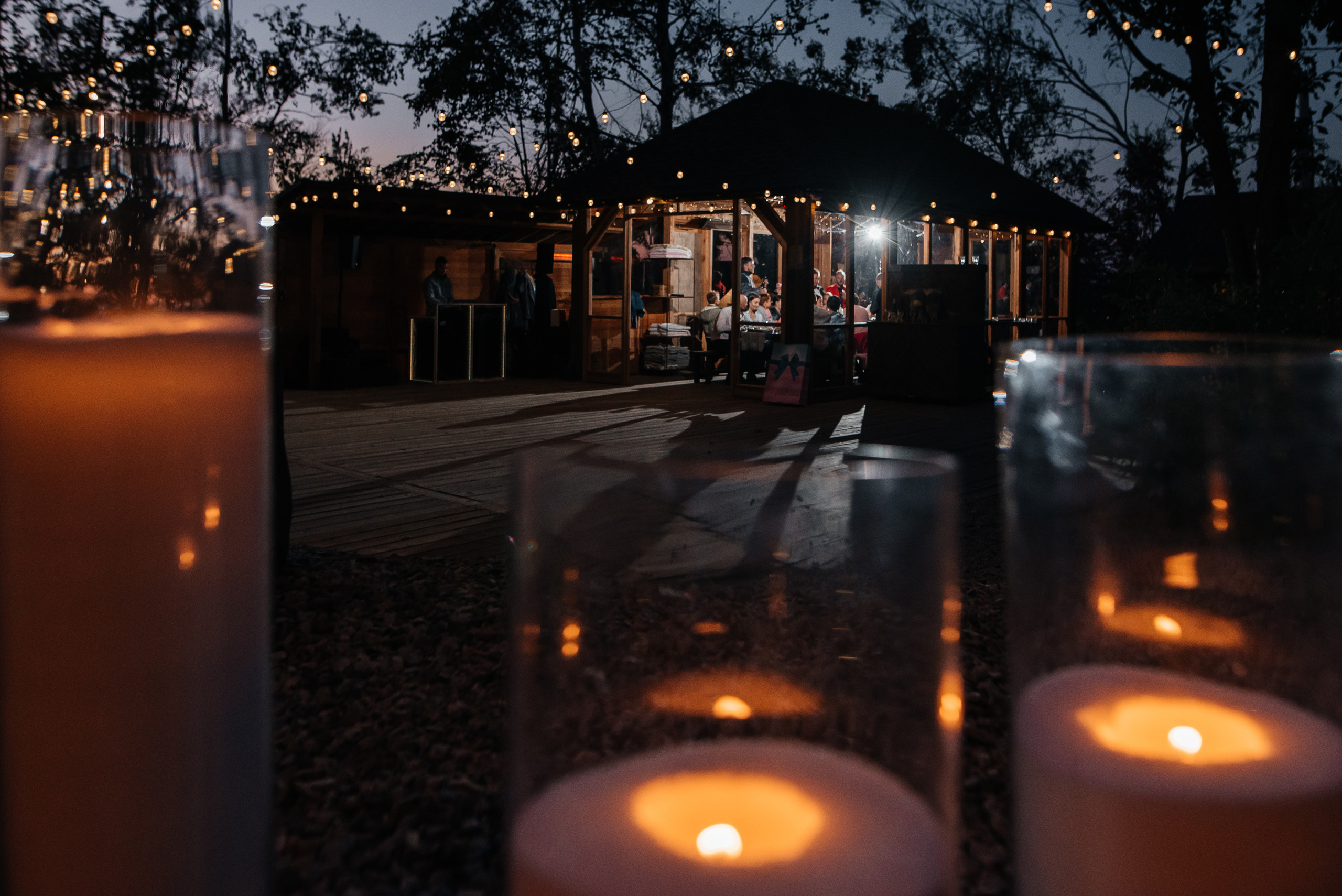 Свадебная съемка осенью в лесной локации. Свадебный фотограф Елена Рякина