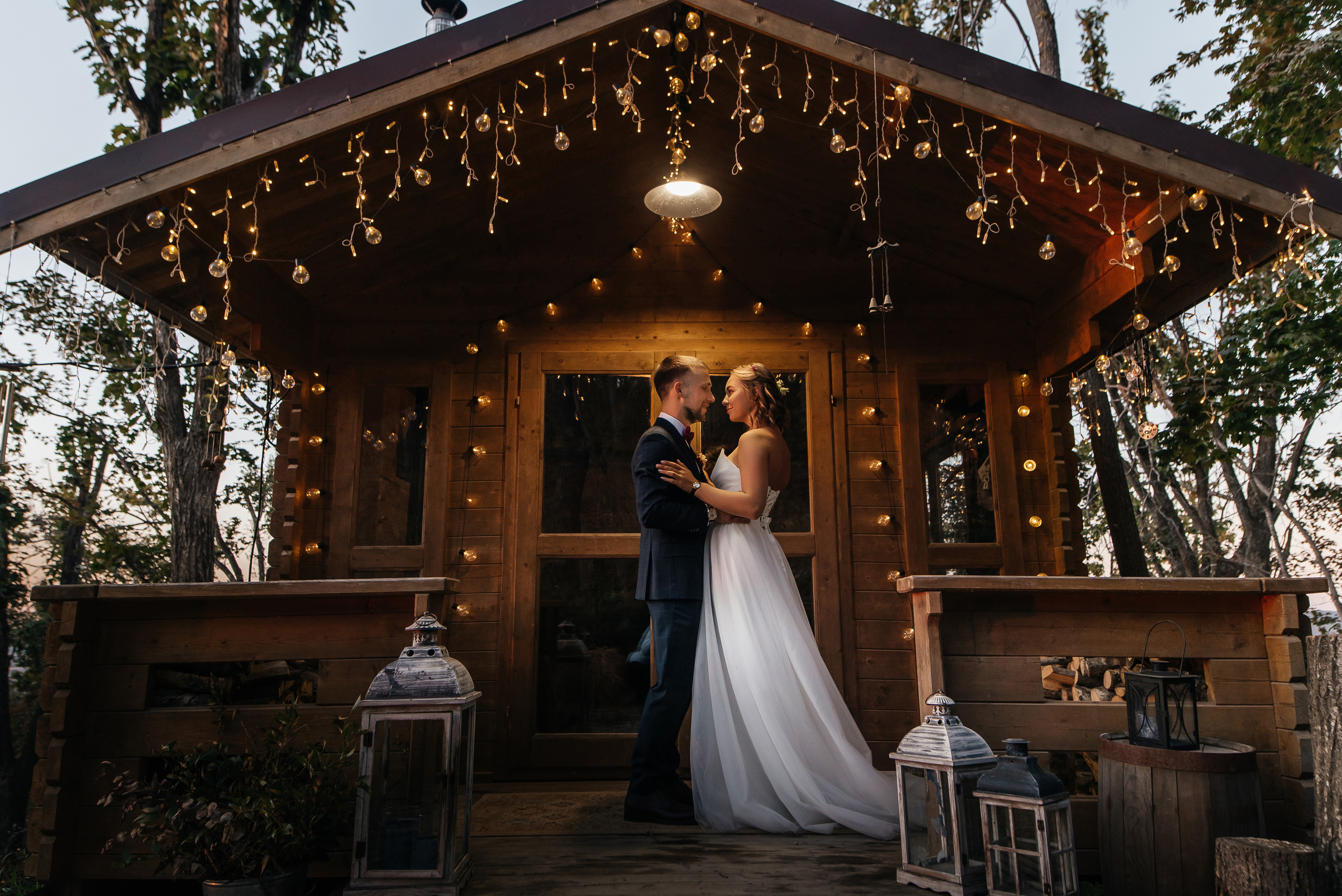 Свадебная съемка осенью в лесной локации. Свадебный фотограф Елена Рякина