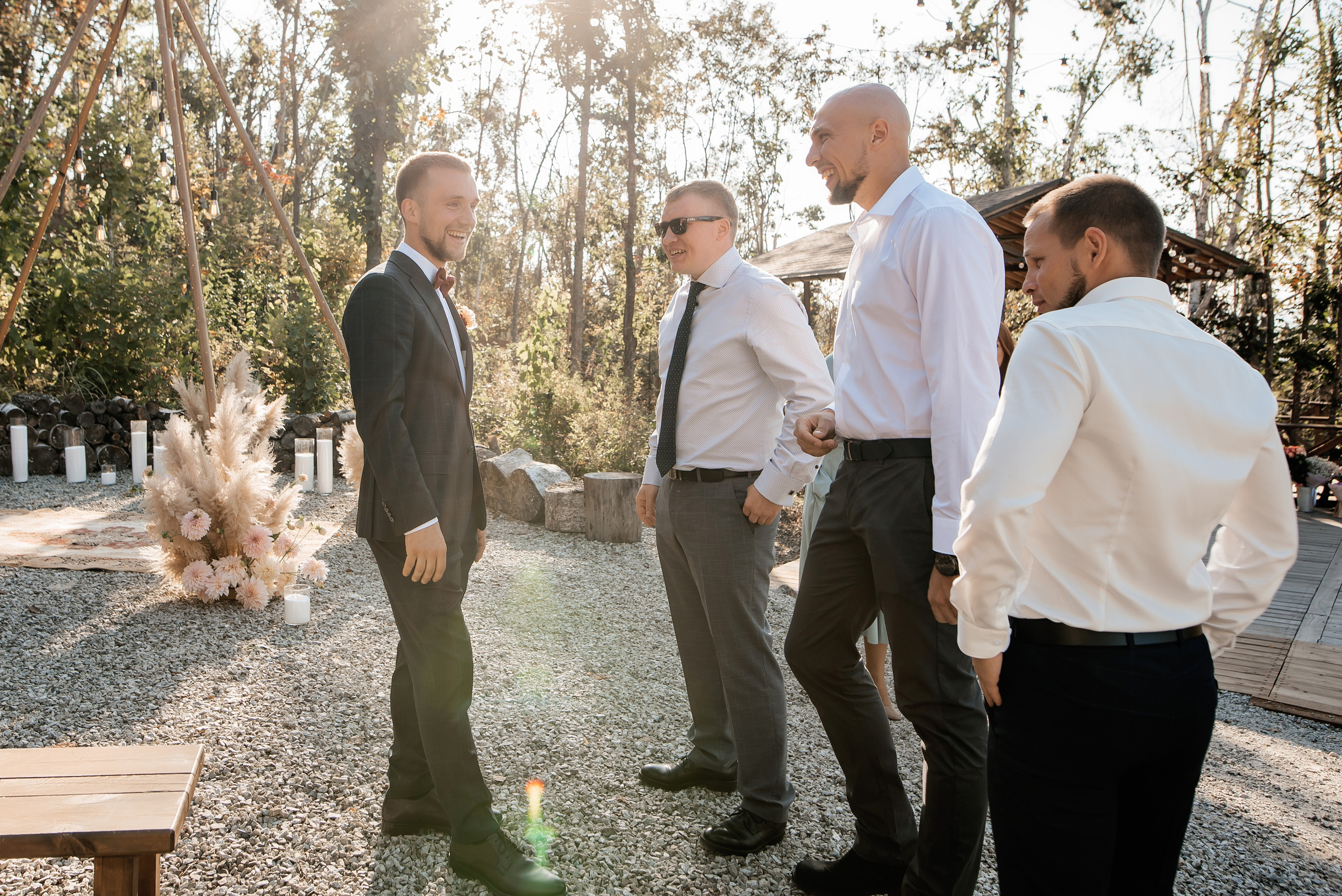 Свадебная съемка осенью в лесной локации. Свадебный фотограф Елена Рякина