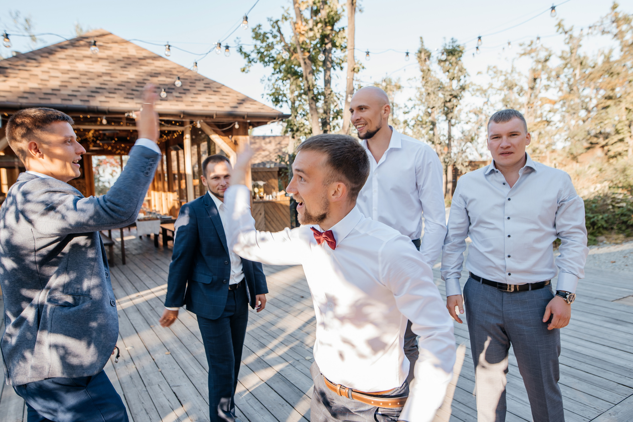 Свадебная съемка осенью в лесной локации. Свадебный фотограф Елена Рякина