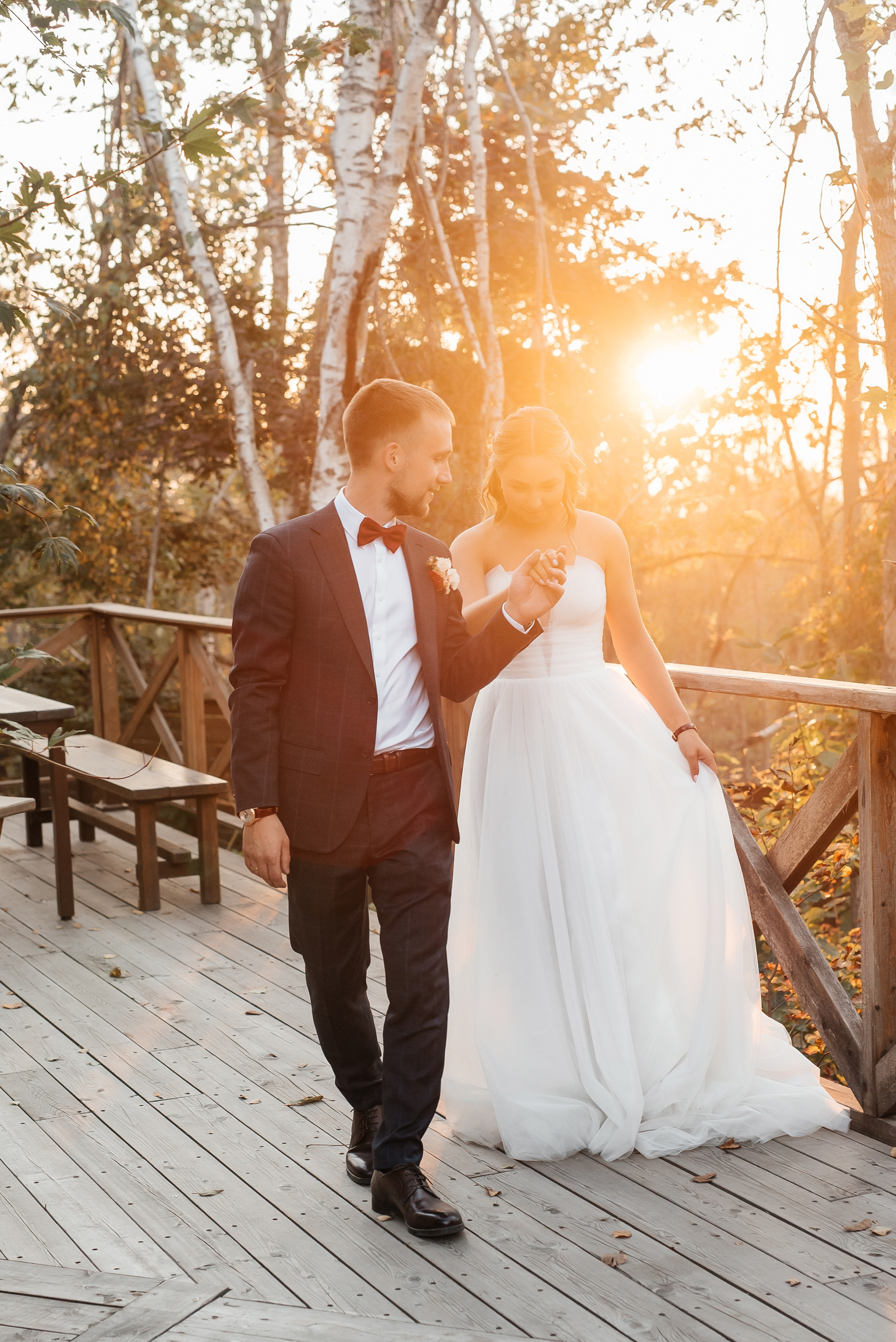 Свадебная съемка осенью в лесной локации. Свадебный фотограф Елена Рякина