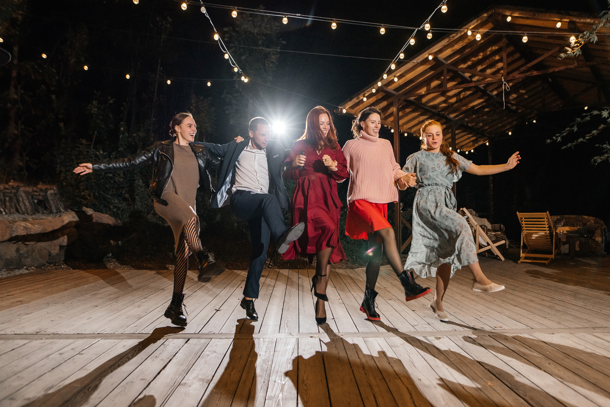 Свадебная съемка осенью в лесной локации. Свадебный фотограф Елена Рякина