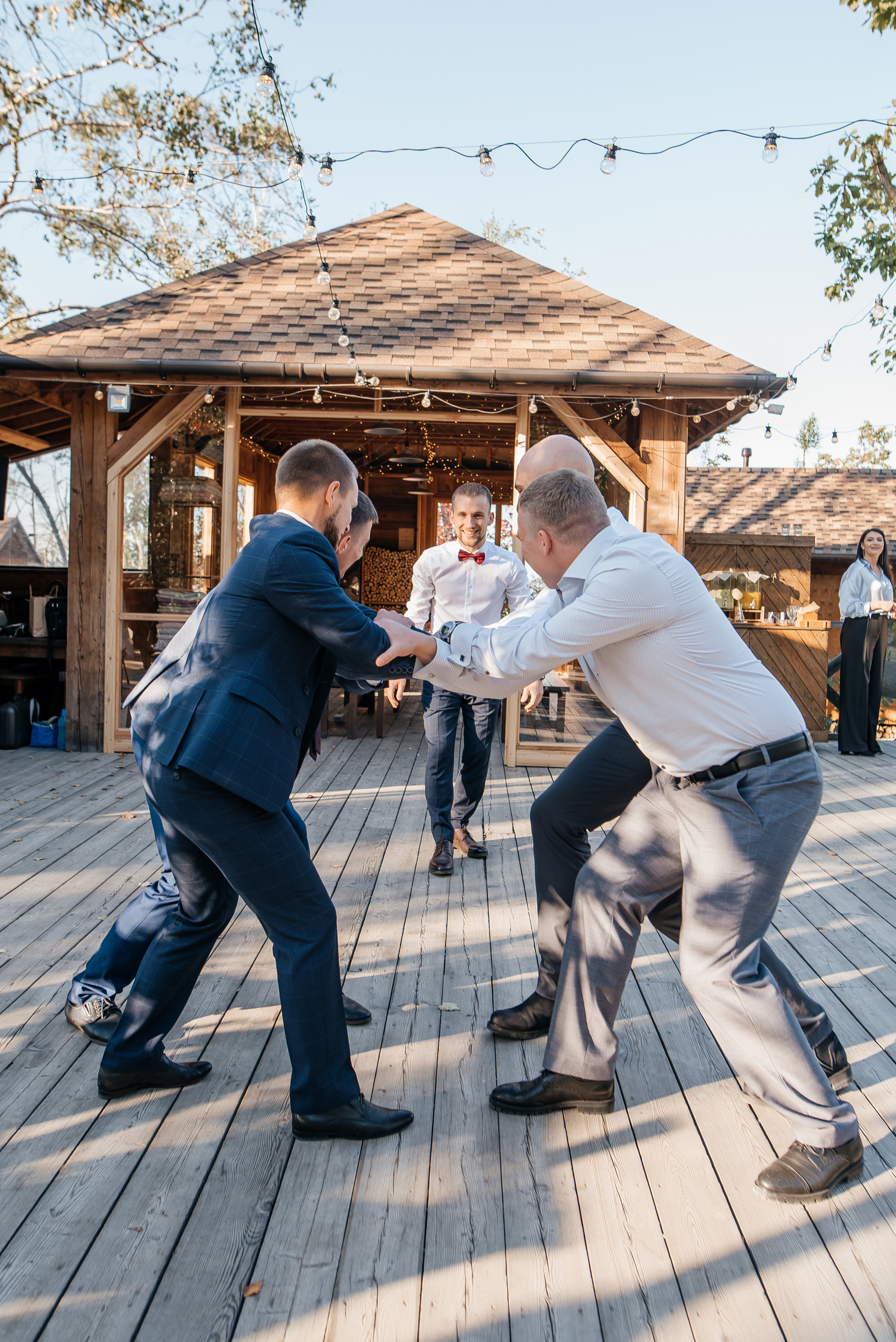 Свадебная съемка осенью в лесной локации. Свадебный фотограф Елена Рякина