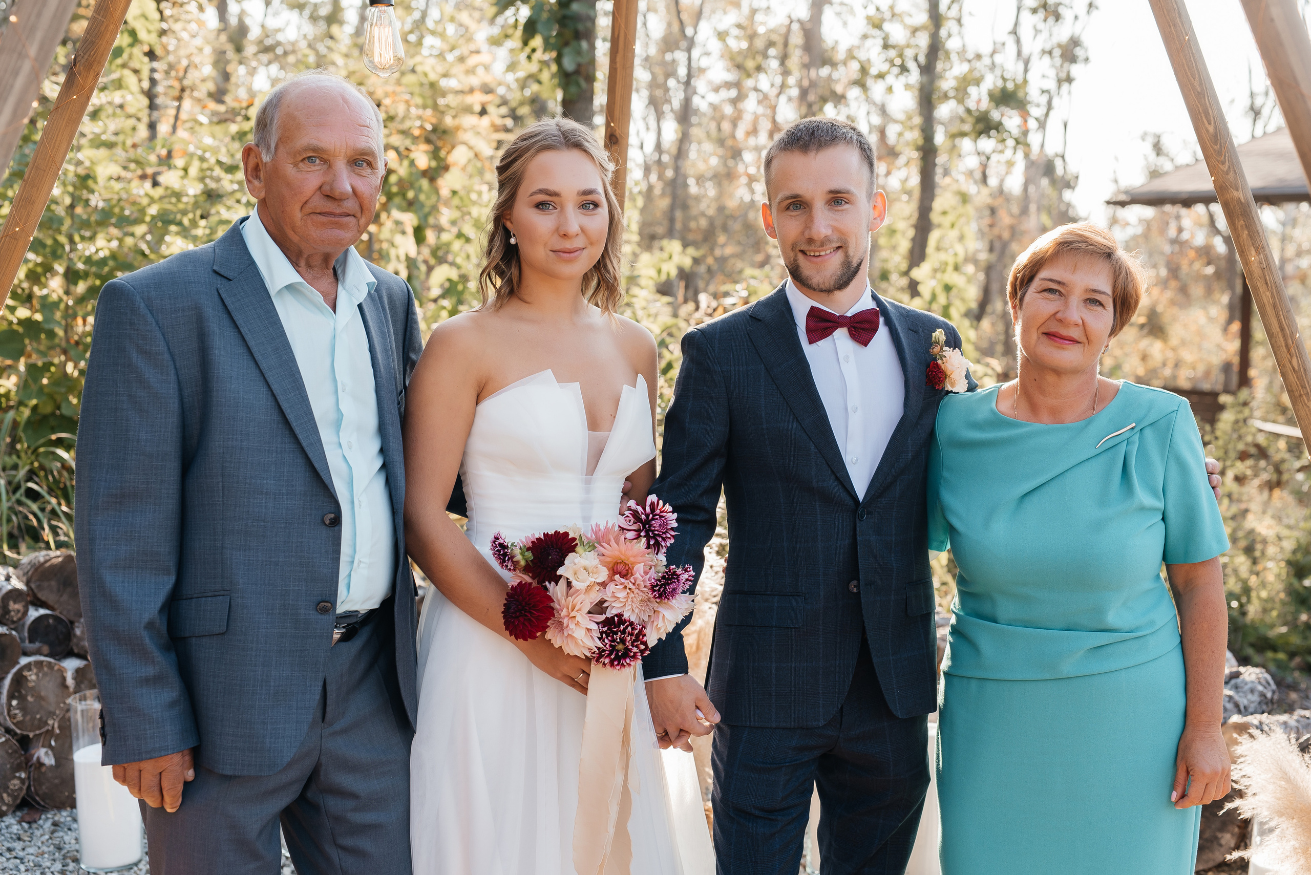 Свадебная съемка осенью в лесной локации. Свадебный фотограф Елена Рякина