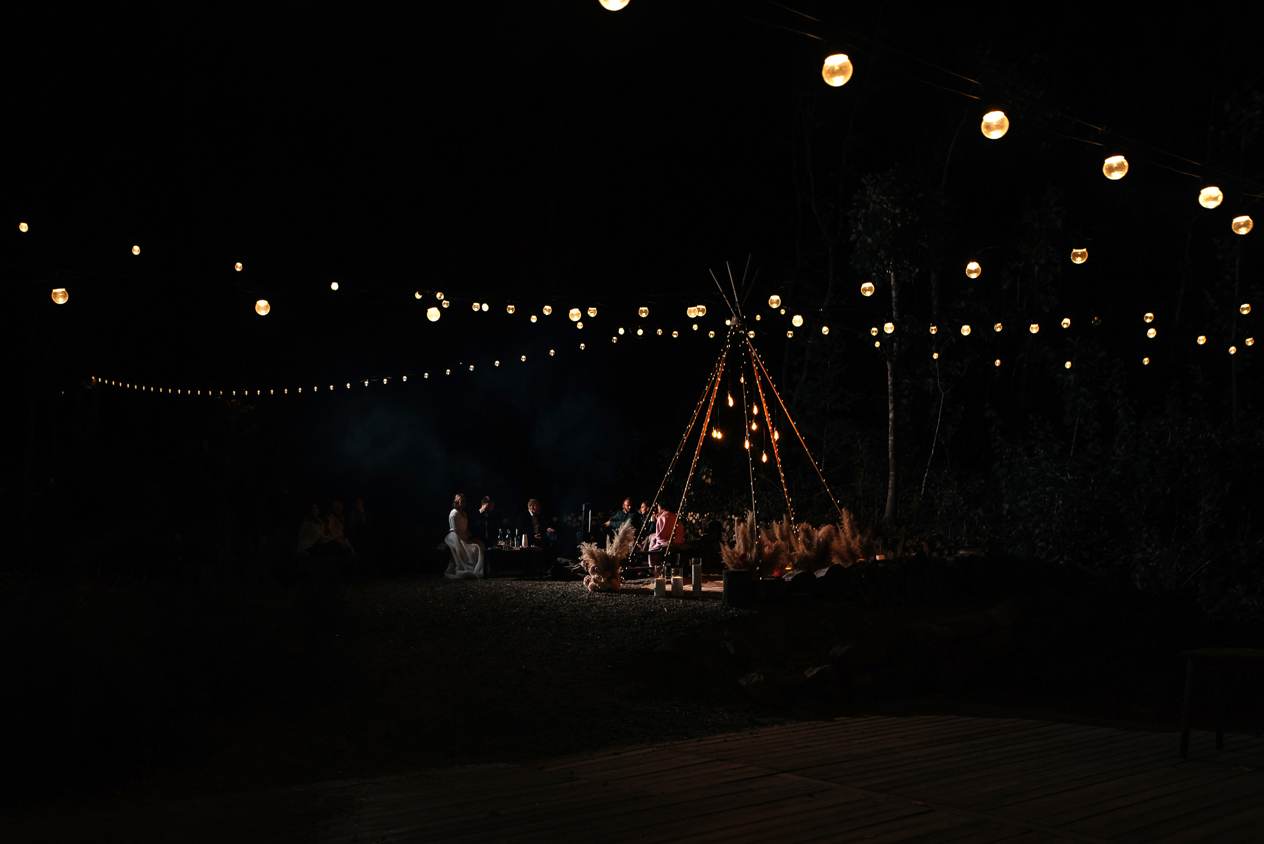 Свадебная съемка осенью в лесной локации. Свадебный фотограф Елена Рякина