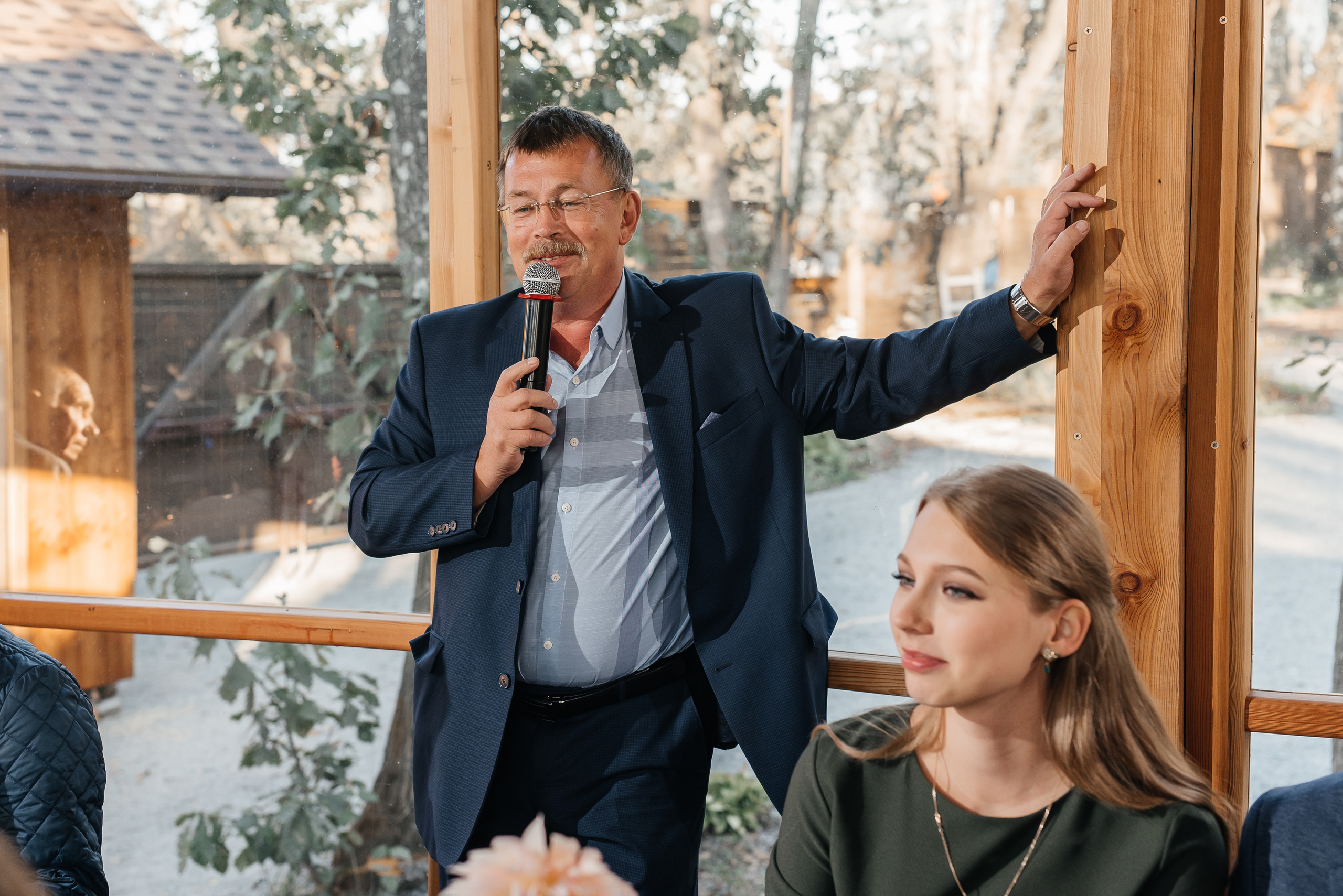 Свадебная съемка осенью в лесной локации. Свадебный фотограф Елена Рякина