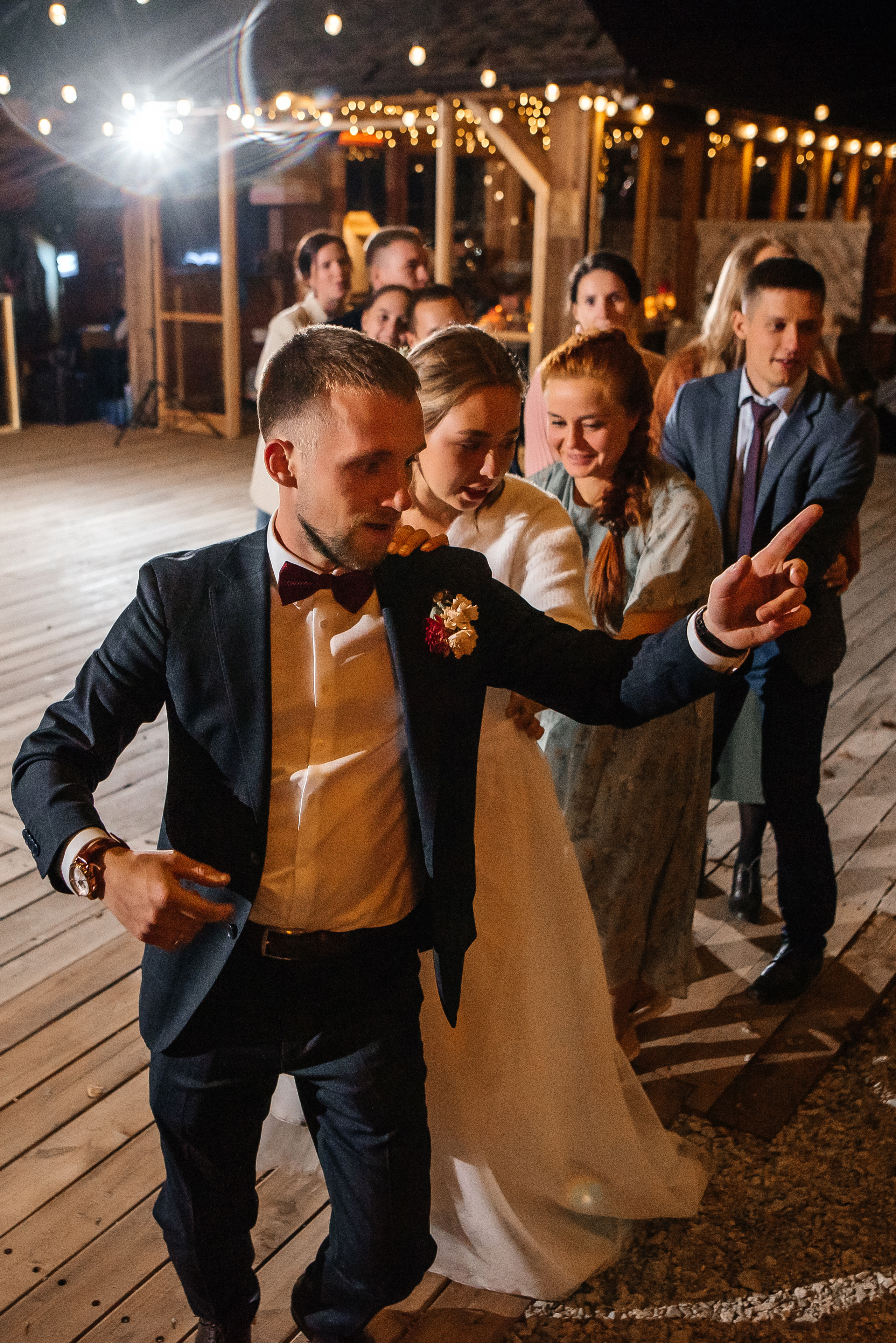 Свадебная съемка осенью в лесной локации. Свадебный фотограф Елена Рякина