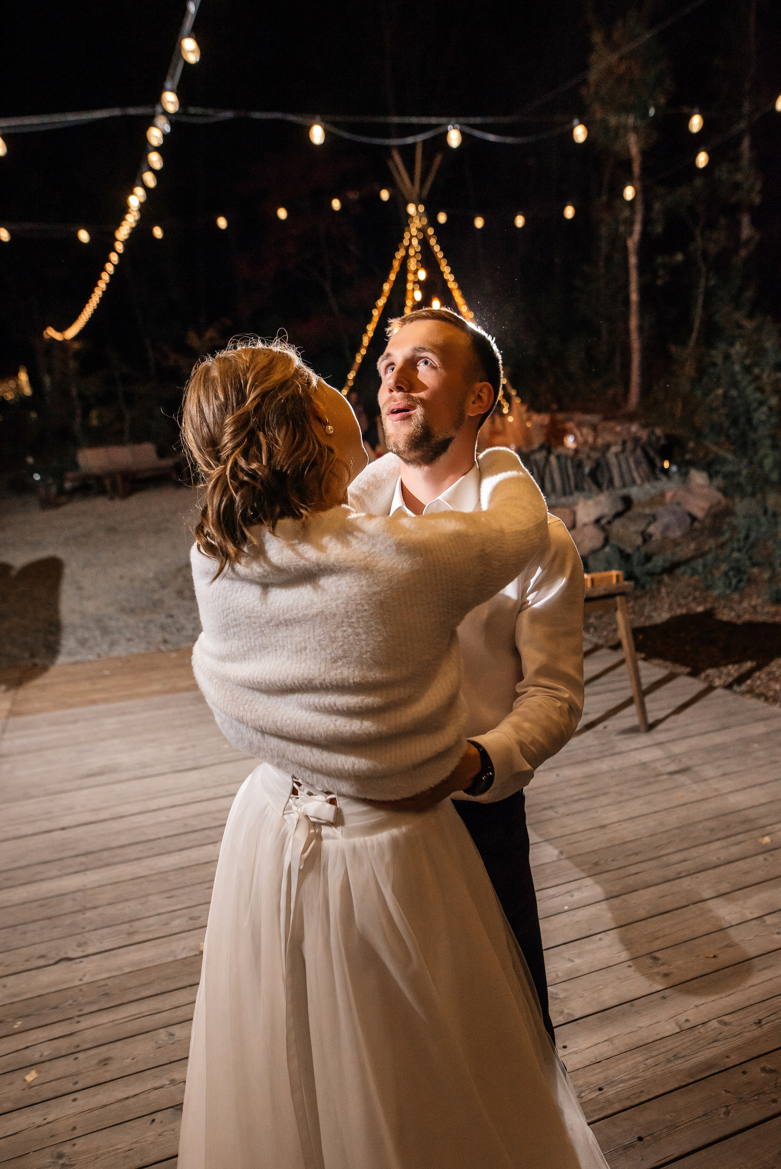 Свадебная съемка осенью в лесной локации. Свадебный фотограф Елена Рякина