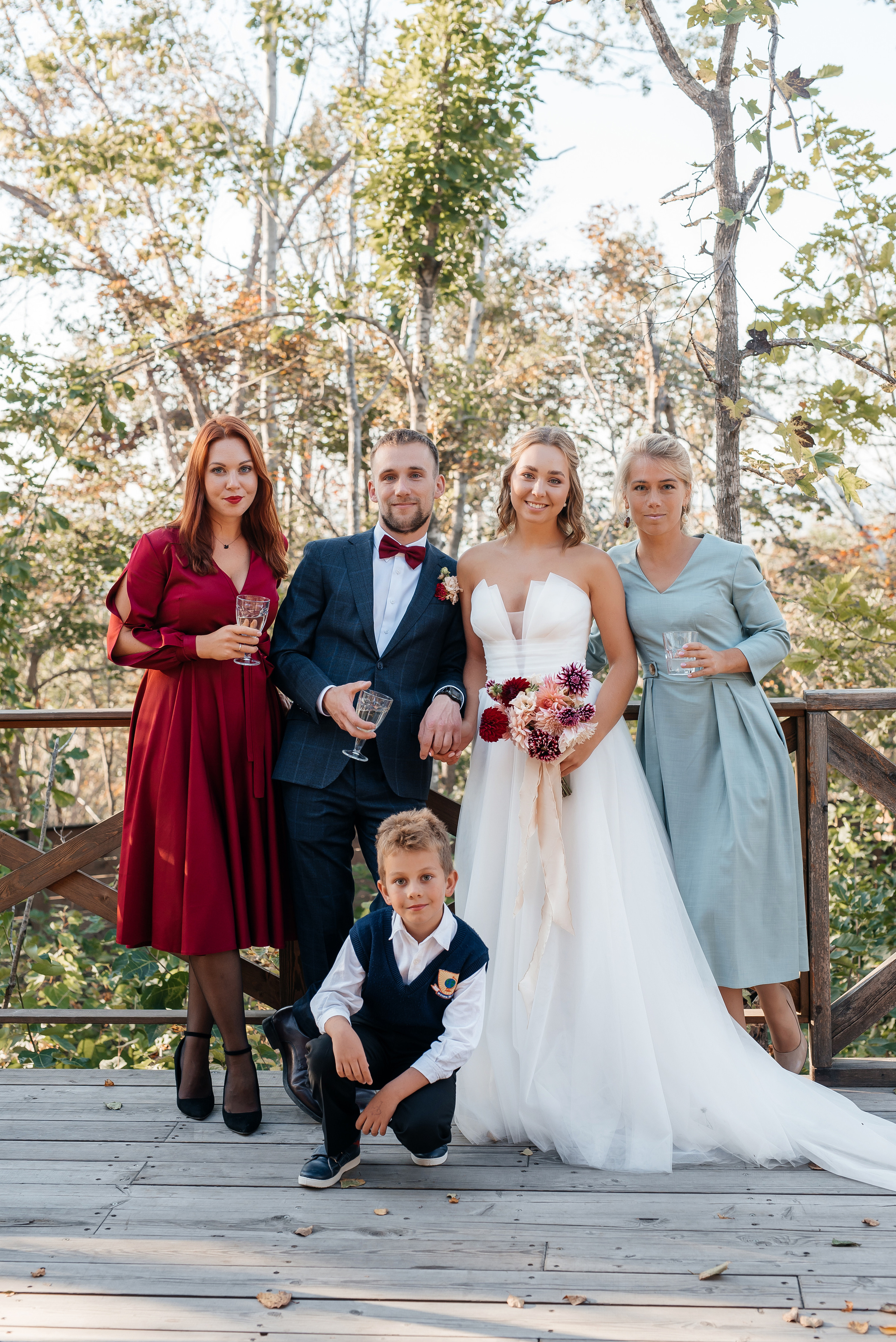 Свадебная съемка осенью в лесной локации. Свадебный фотограф Елена Рякина