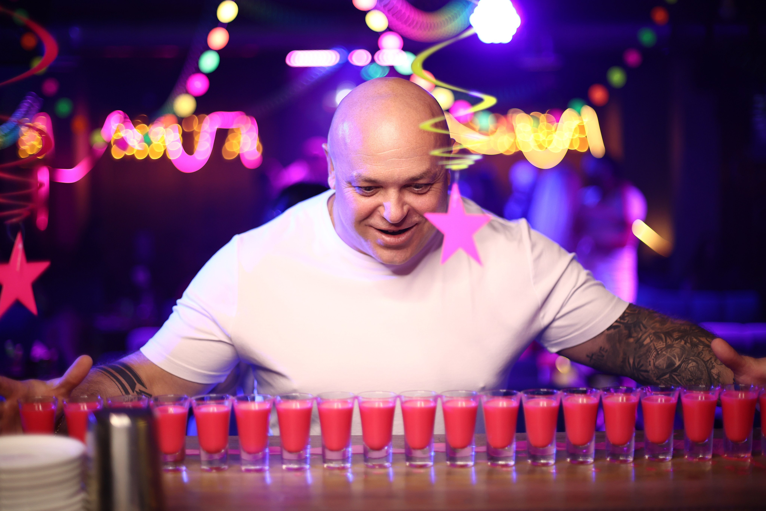 Neon Party 01.08.25. Мята Спортивная — Кальянная, караоке, бар в Минске