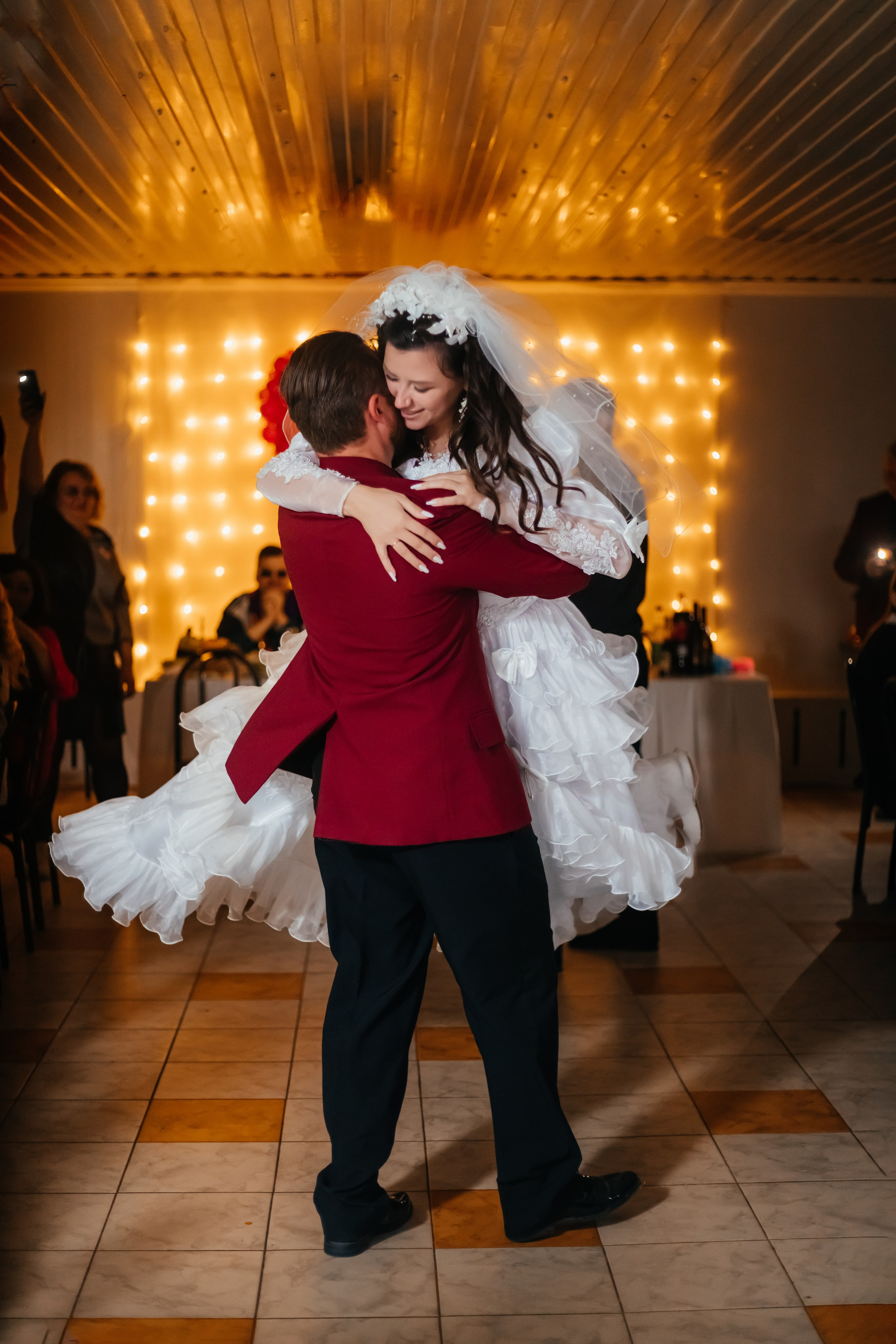 Свадебная фотосессия в стиле 90-х. Свадебный и семейный фотограф в Краснодарском крае Мария Данилкина