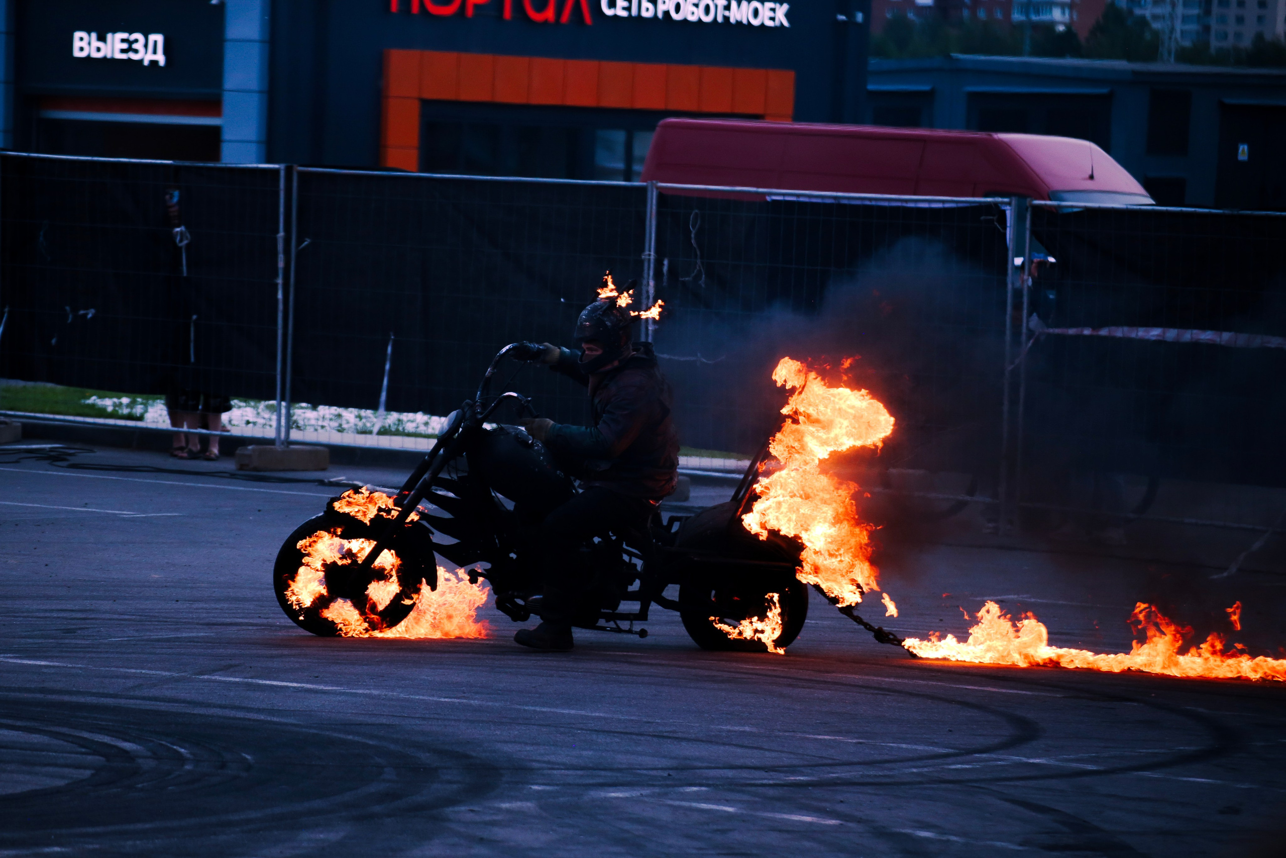 Шоу каскадеров. Костюмер, художник кино и телевидения в спб