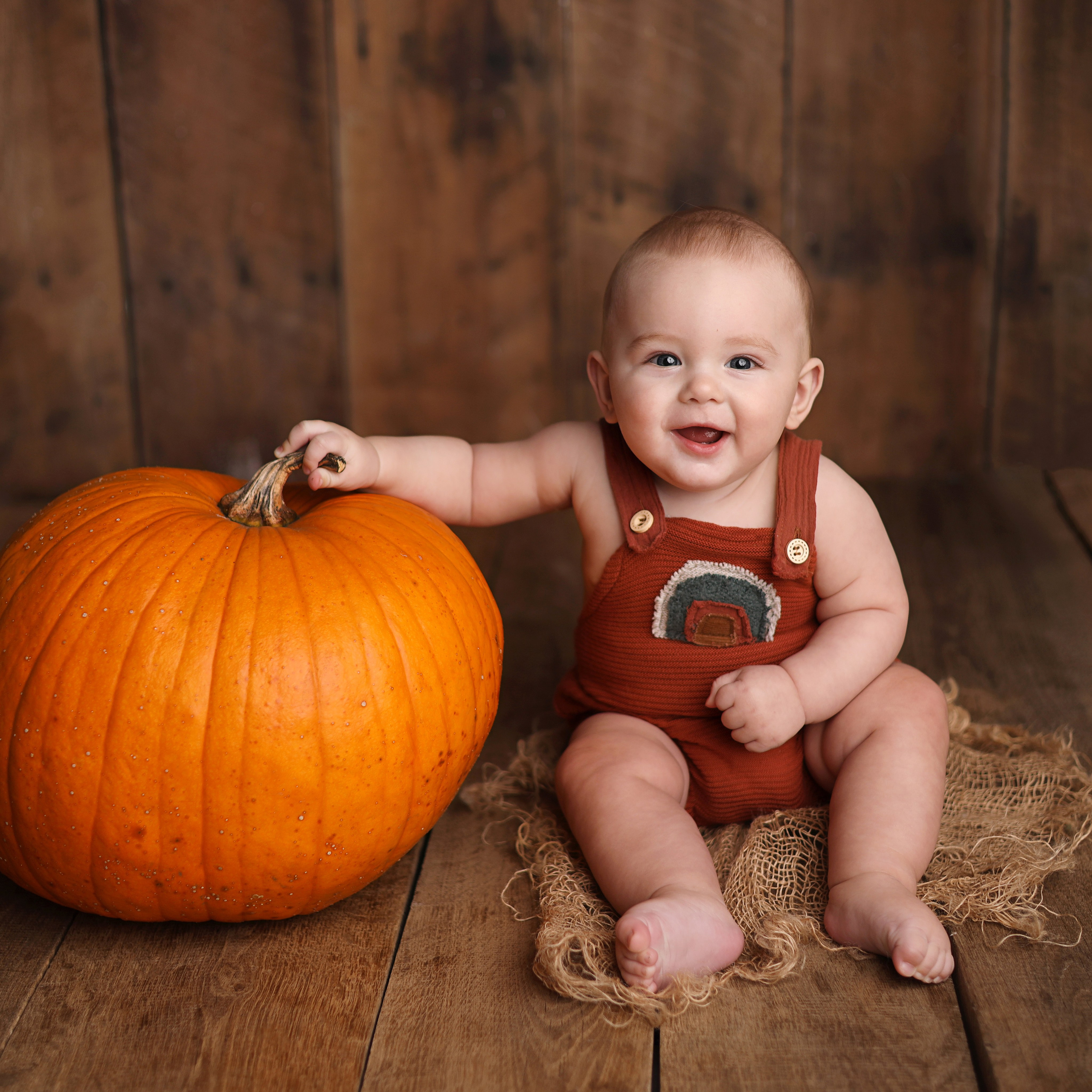 Костюмы для мальчиков 6 месяцев. Фотограф новорожденных Москва. Ньюборн фотограф Москва