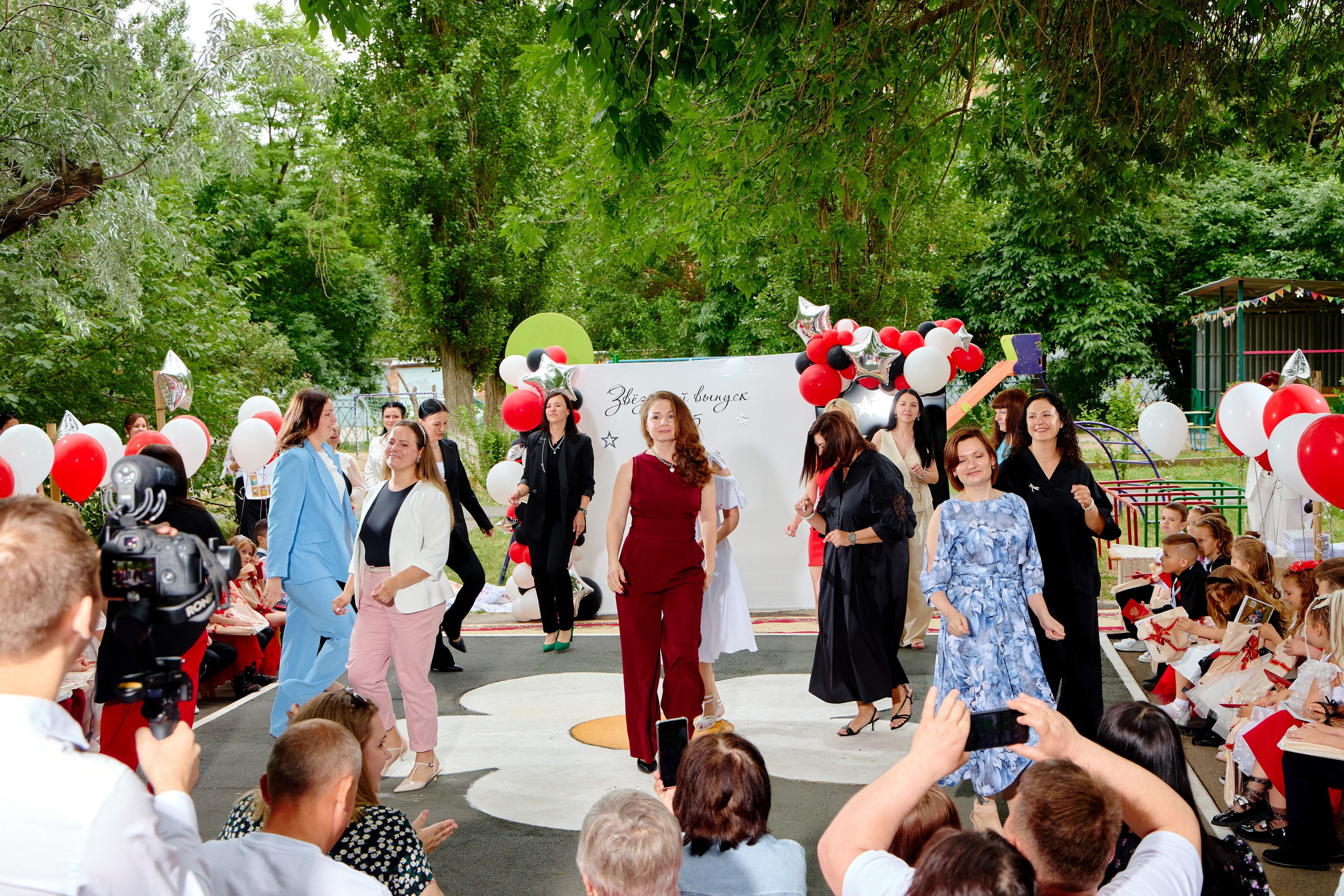 Выпускной 45 сад. Фотограф Выпускные альбомы Таганрог Сергей Коробченко